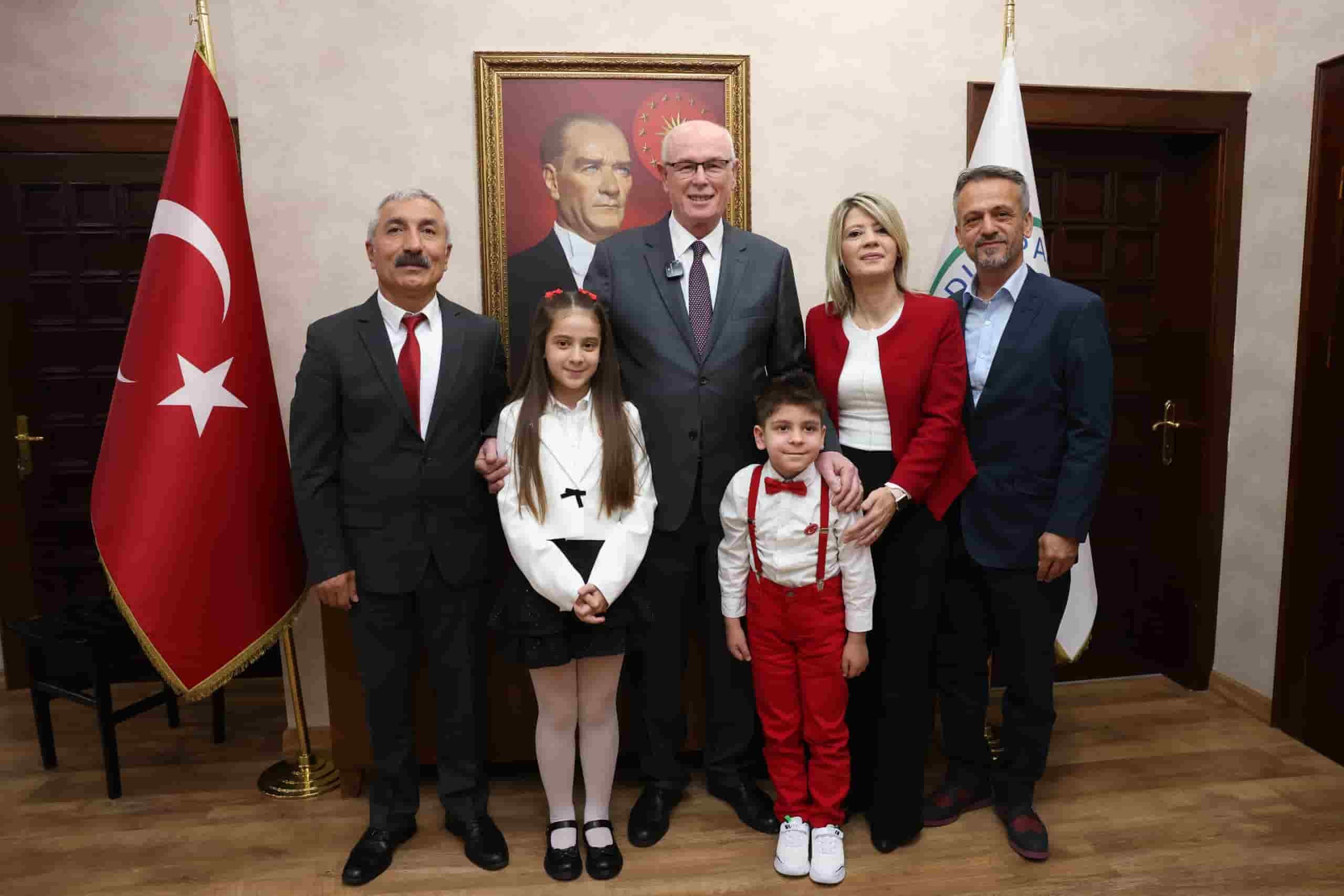 Odunpazarı’nda 23 Nisan Geleneği Sürdü Başkanlık Makamı Minik Melis’e Emanet (1)