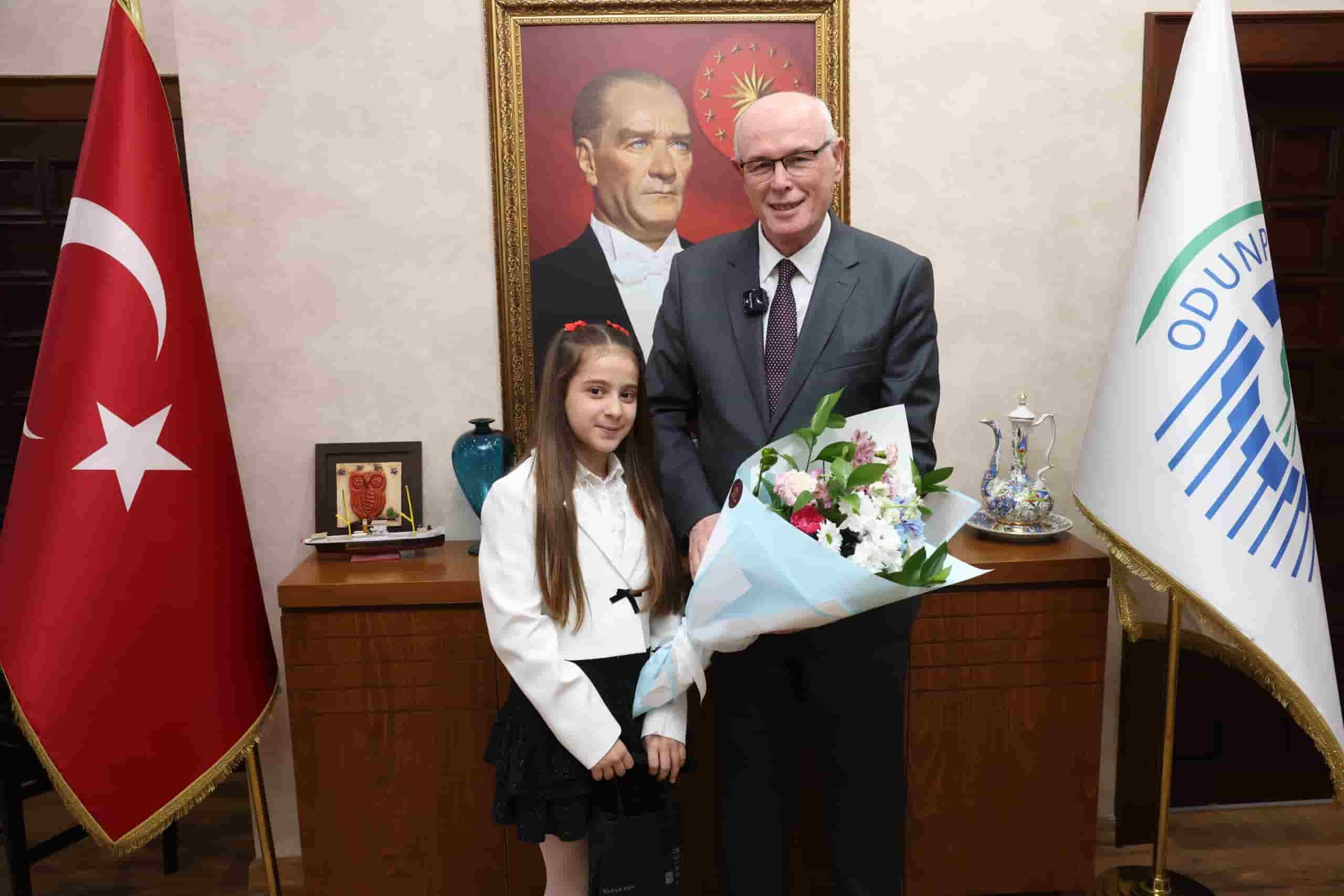 Odunpazarı’nda 23 Nisan Geleneği Sürdü Başkanlık Makamı Minik Melis’e Emanet (9)