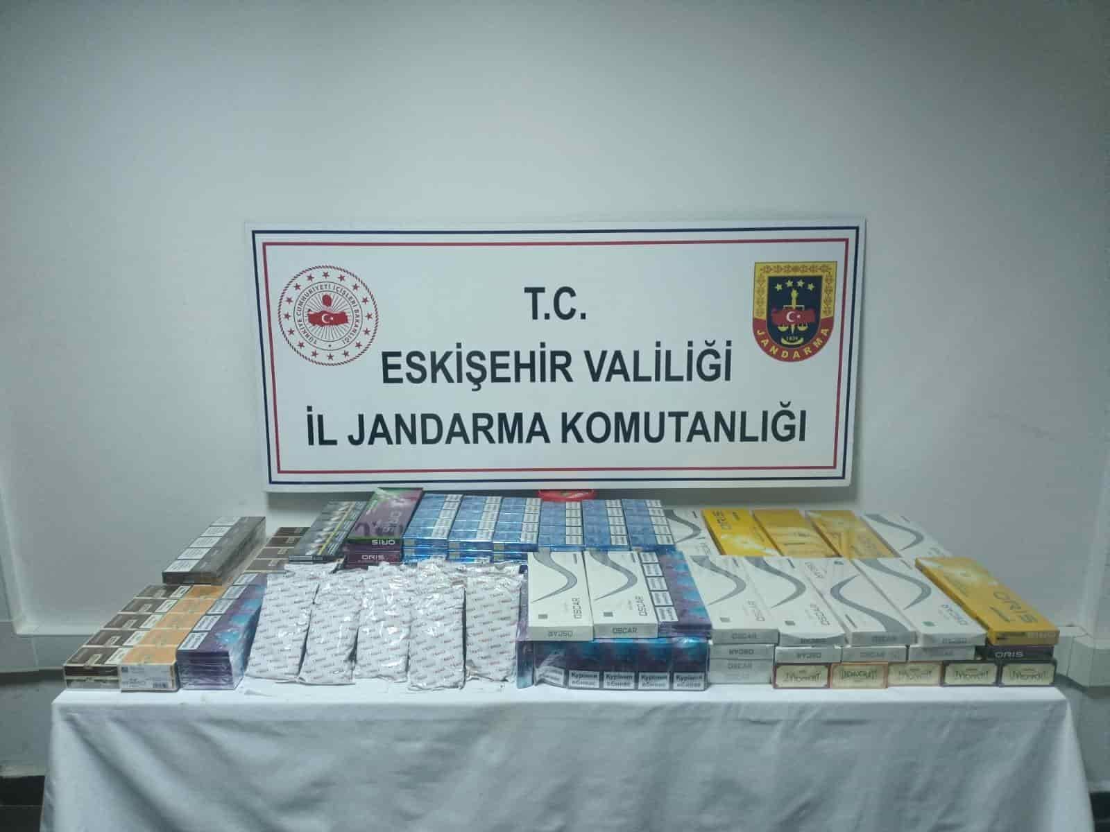 Şüpheli Şahsın Araçında Gümrük Kaçağı Sigara Ve Nargile Tütünü Ele Geçirildi (1)