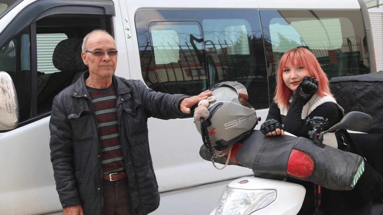 Trafikte Karşılaştığı Kadın Kuryede Sanki Kaybettiği Kızını Gördü1-1