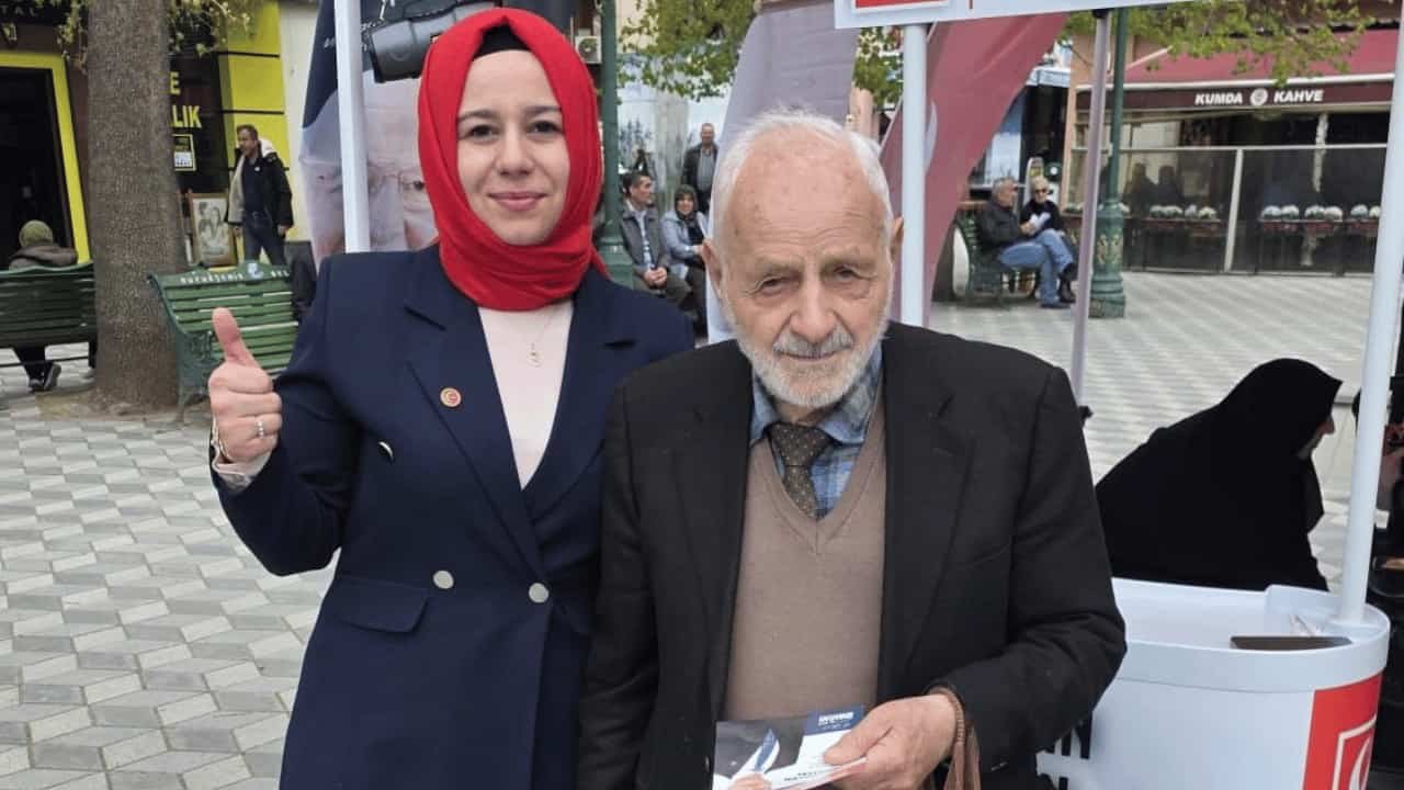 Yeniden Refah Partisi Eskişehir Kadın Kolları Sahaya Indi (1)
