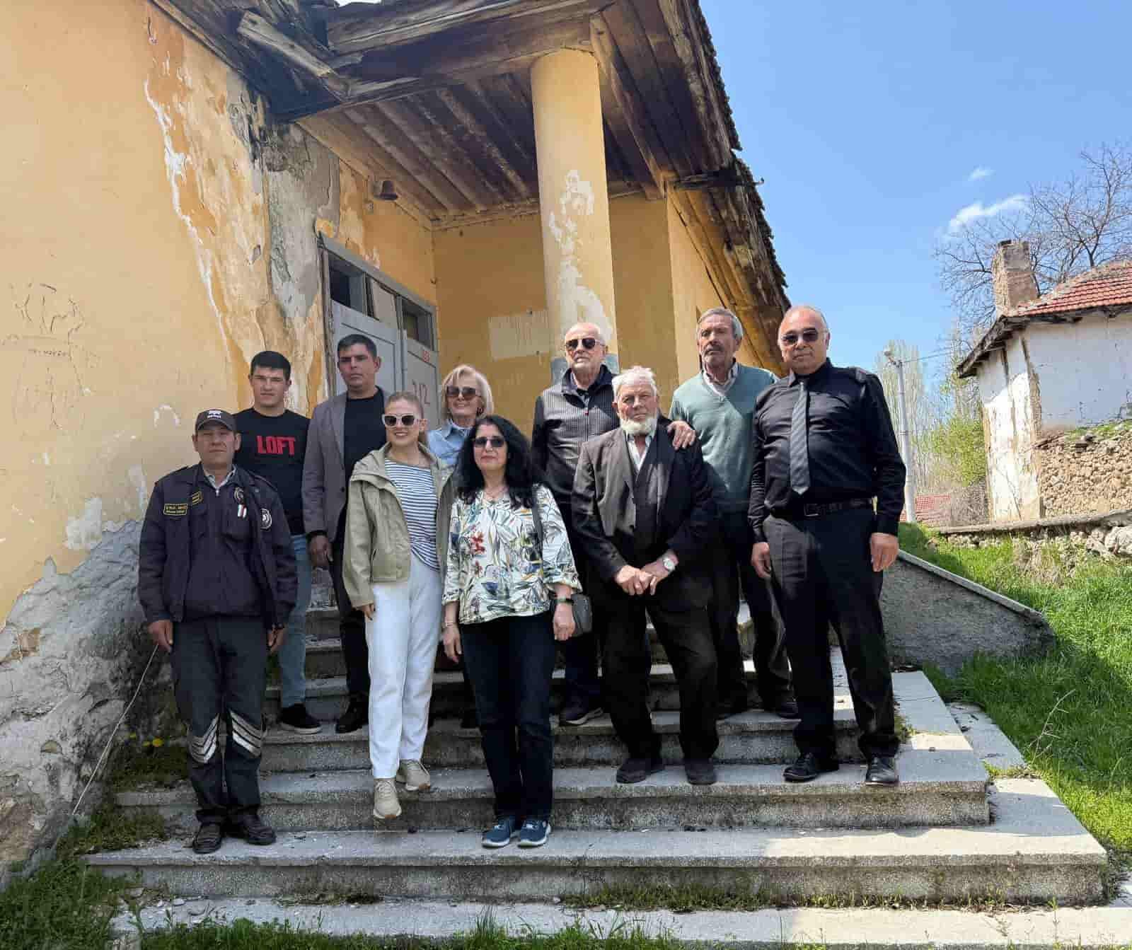 Seyitgazi’de Vefa Ziyareti: 80 Yıl Sonra Annesinin Görev Yaptığı Köyde
