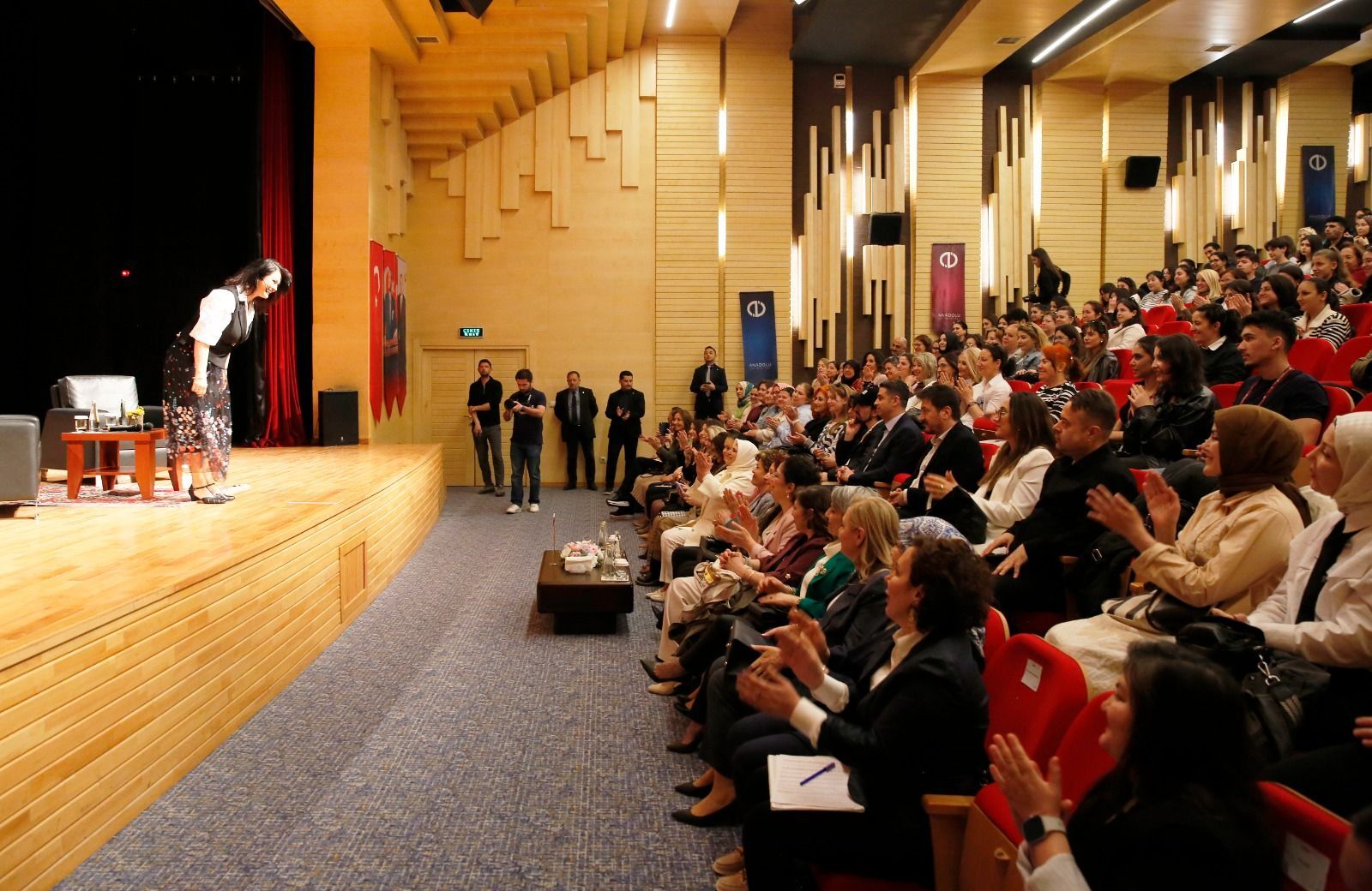 Açelya Akkoyun (2)