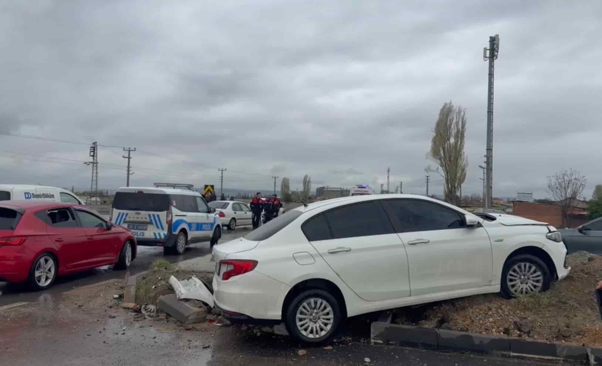 Eskişehir'de iki otomobil çarpıştı: 1 yaralı