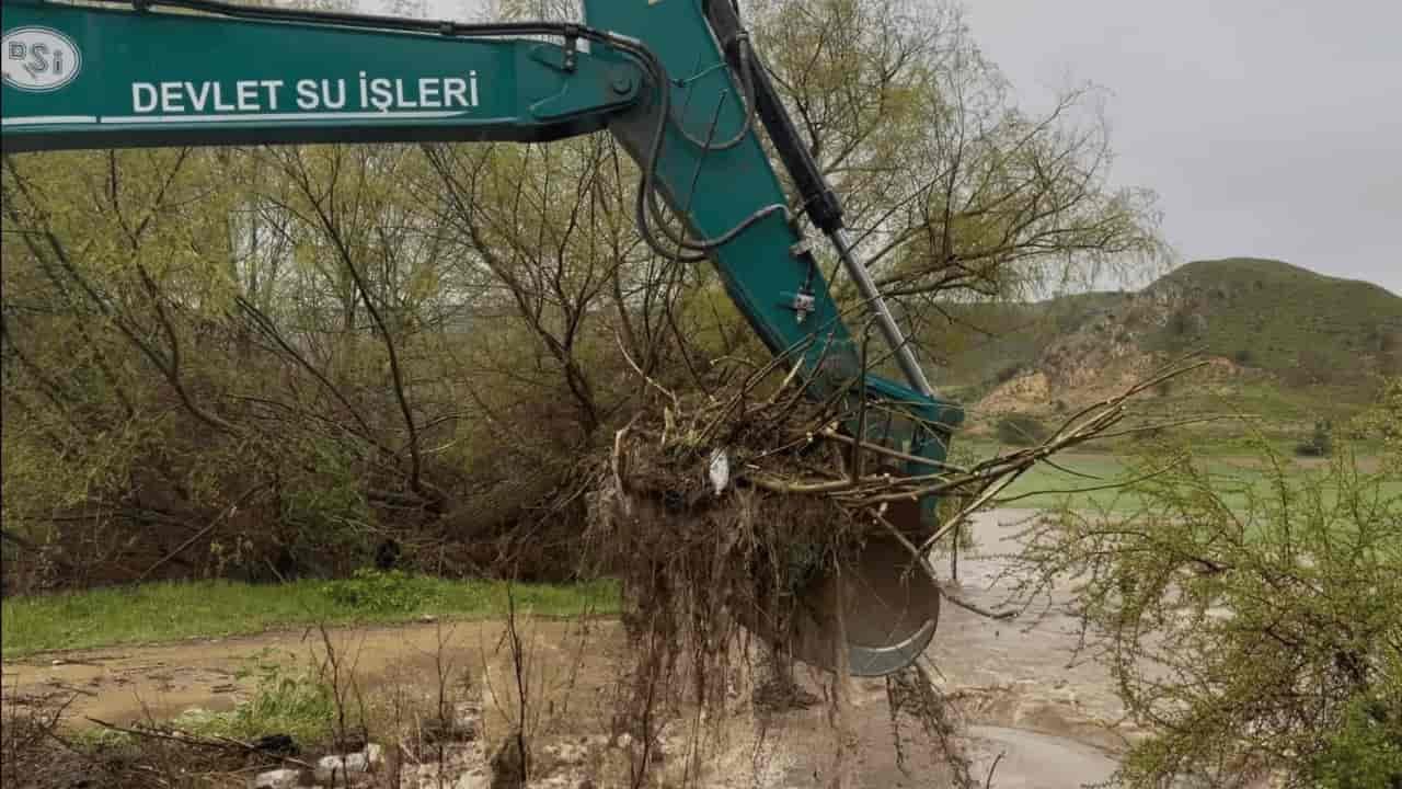 Eskişehir'de Tarım Arazisi Sular Altında Kalmıştı Riskli Noktalarda Önlemler Artırıldı (2)