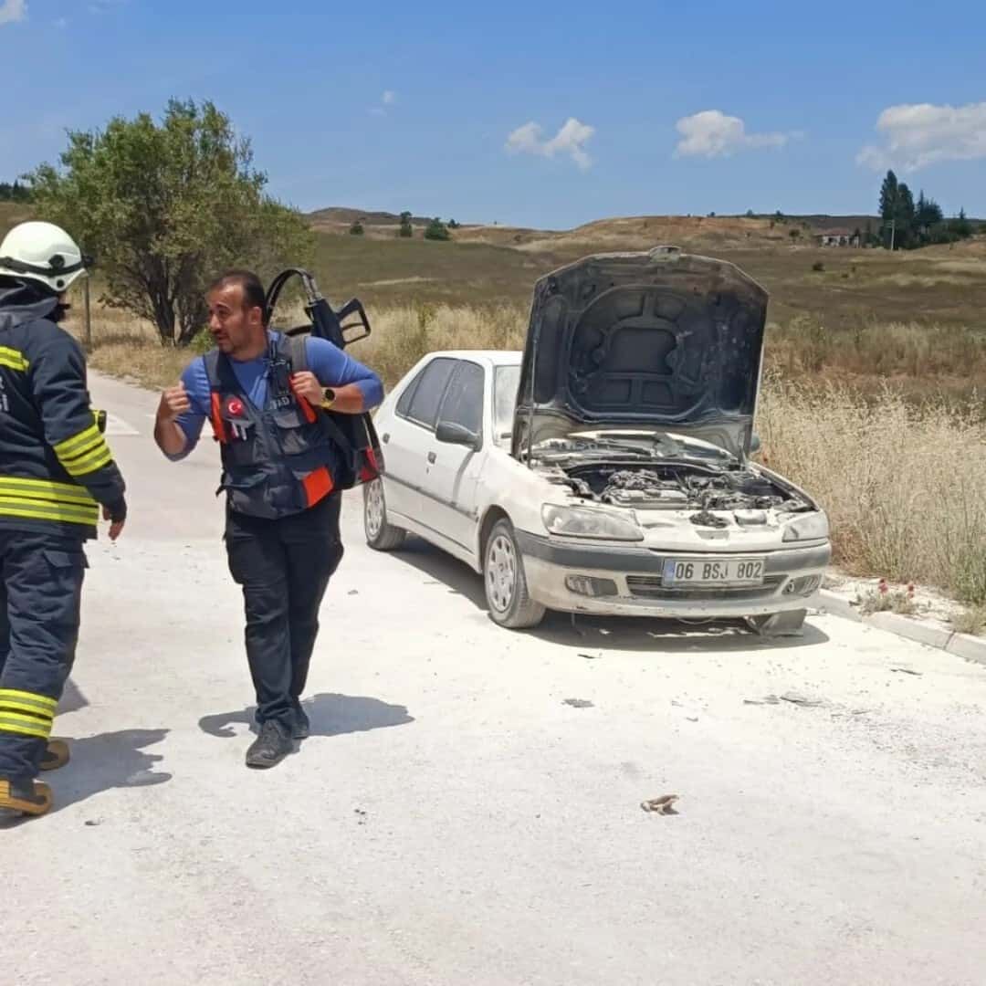 Araba Alev Aldı (1)