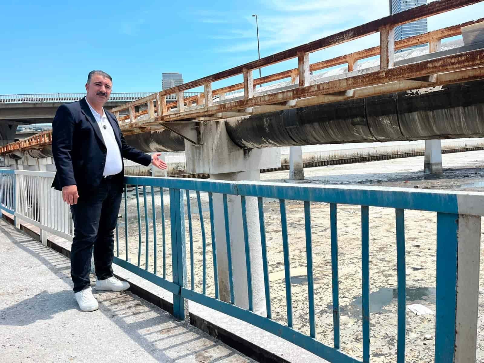 İzmir’de koku isyanı, Başdaş: 