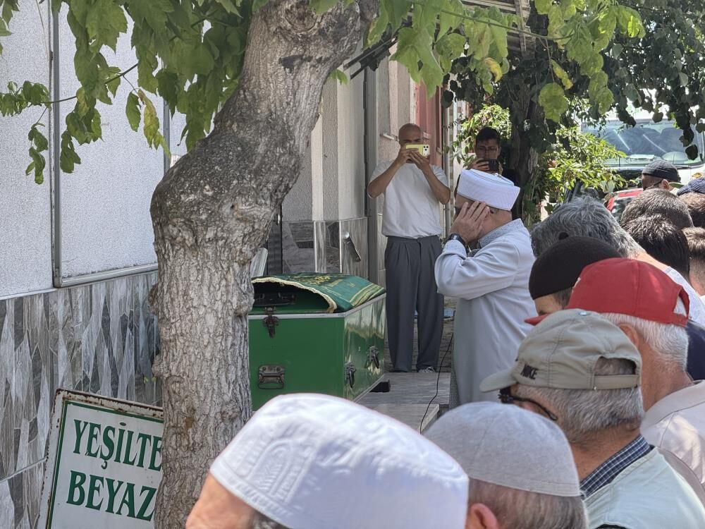 Ayse Teyze Son Yolculuguna Ugurlandi3