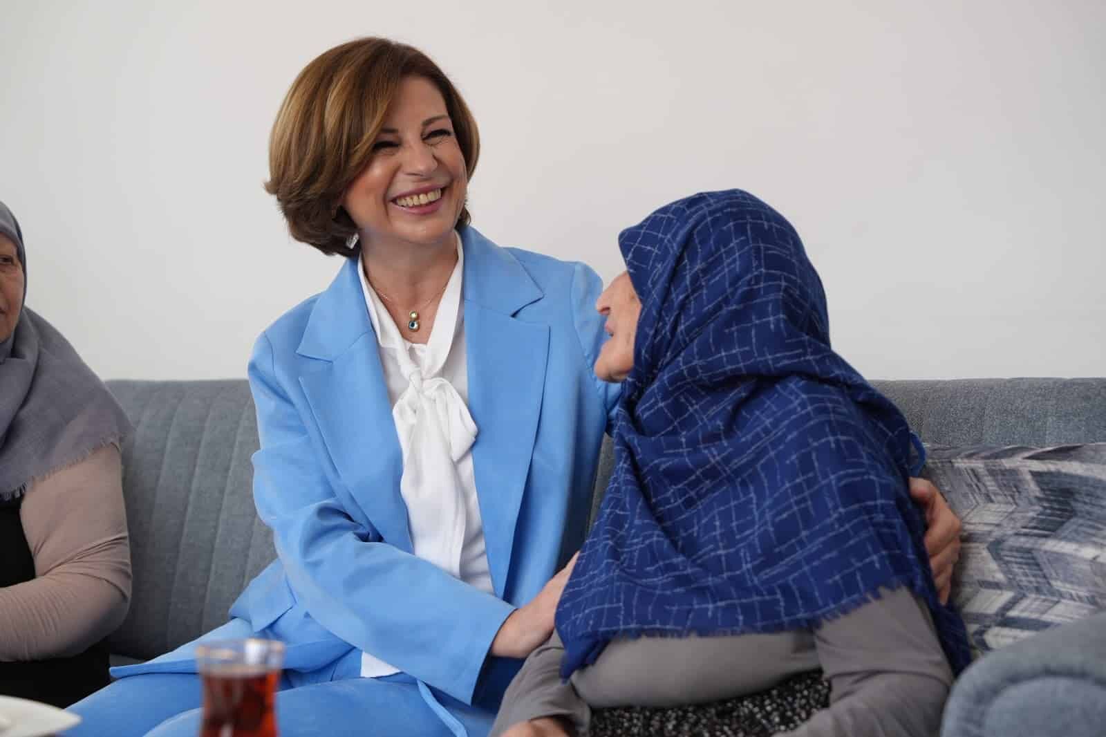 Başkan Ayşe Ünlüce’den 93 Yaşindaki̇ Fadi̇me Teyzeye Anlamli Zi̇yaret (1)