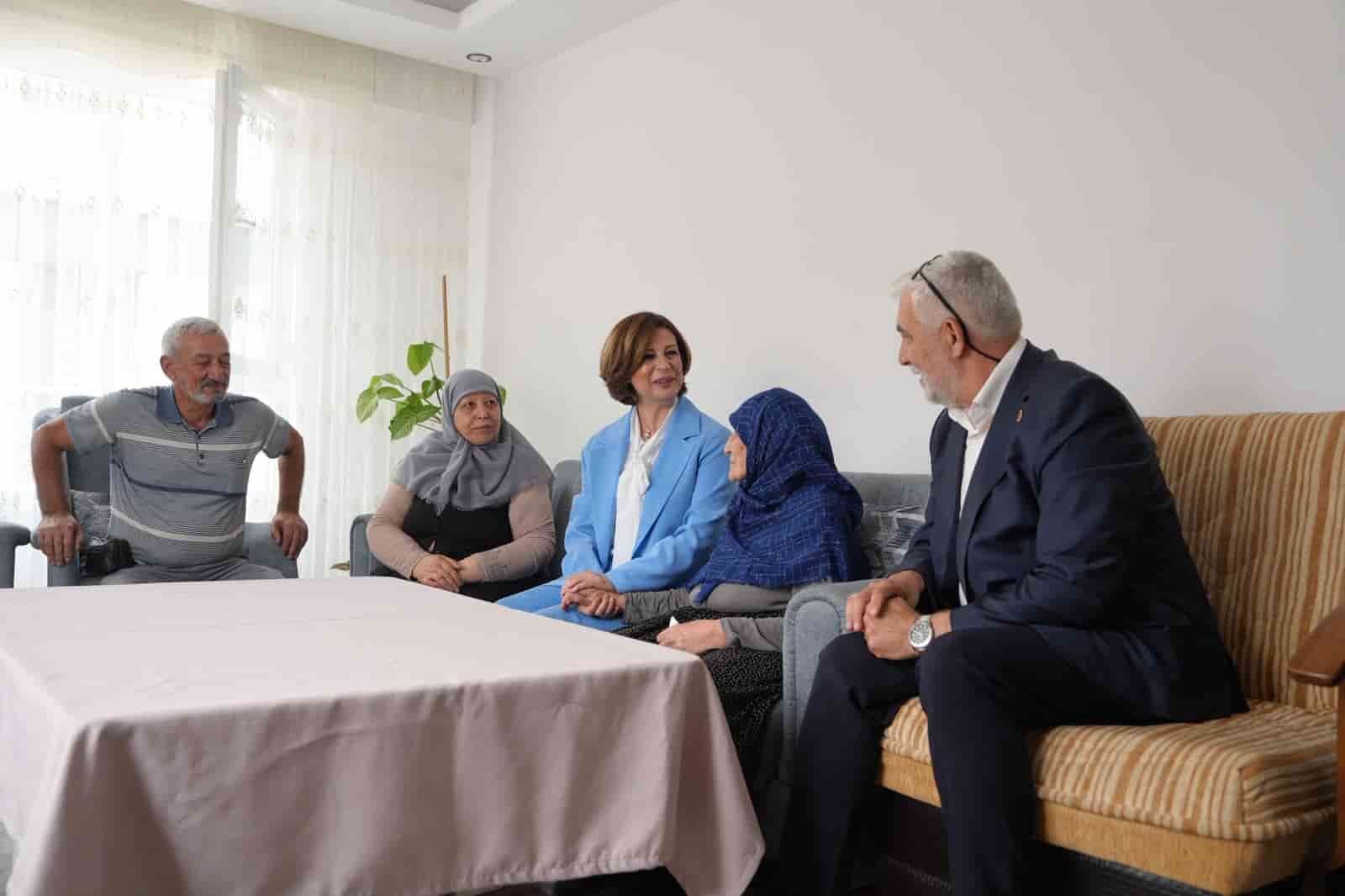 Başkan Ayşe Ünlüce’den 93 Yaşindaki̇ Fadi̇me Teyzeye Anlamli Zi̇yaret (3)