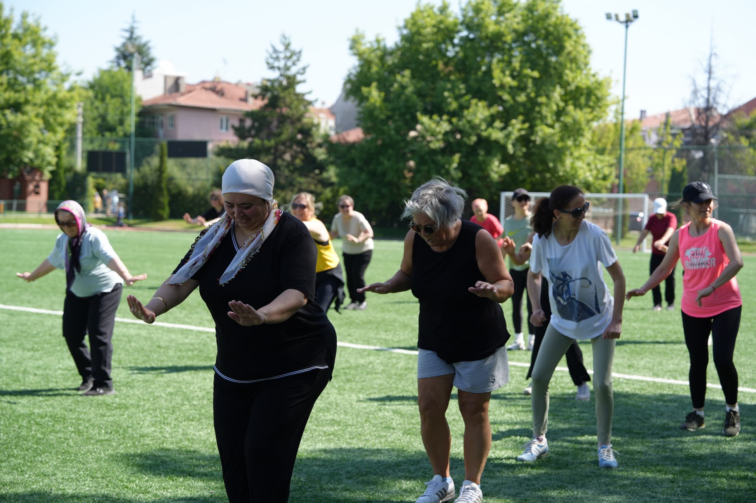 Büyükşehir Duyurdu! Parklarda Yoga, Pilates Ve Zumba Etkinlikleri Düzenlenecek3