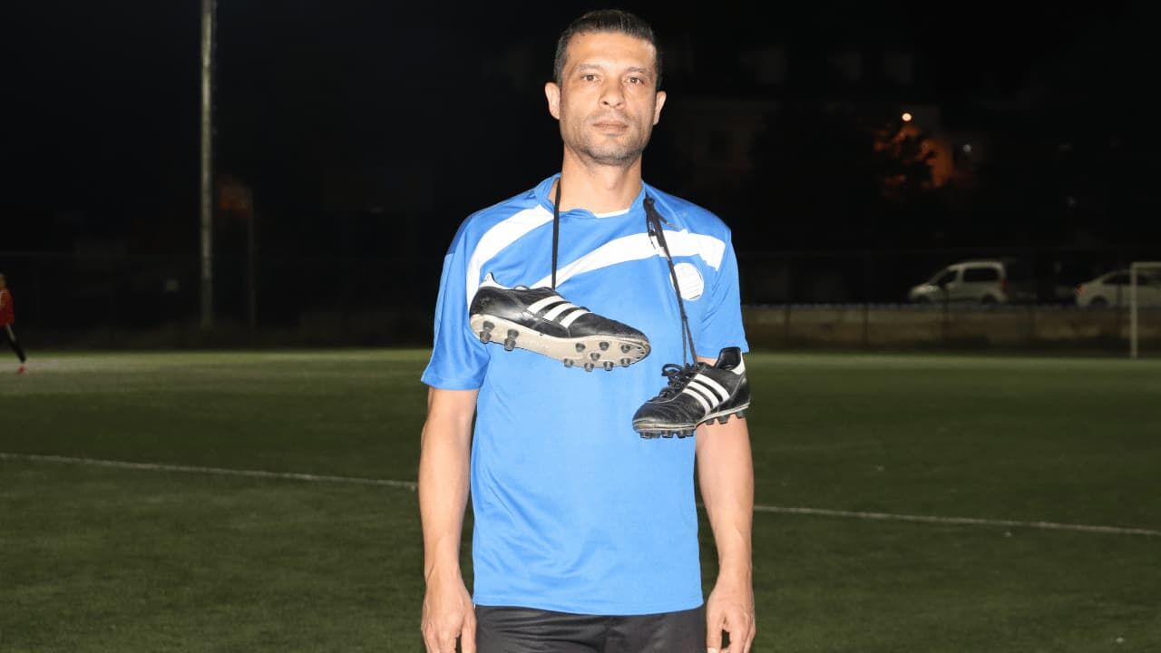 En Yaşlı Amatör Futbolcusu 39 Yıllık Kariyerine Veda Etti