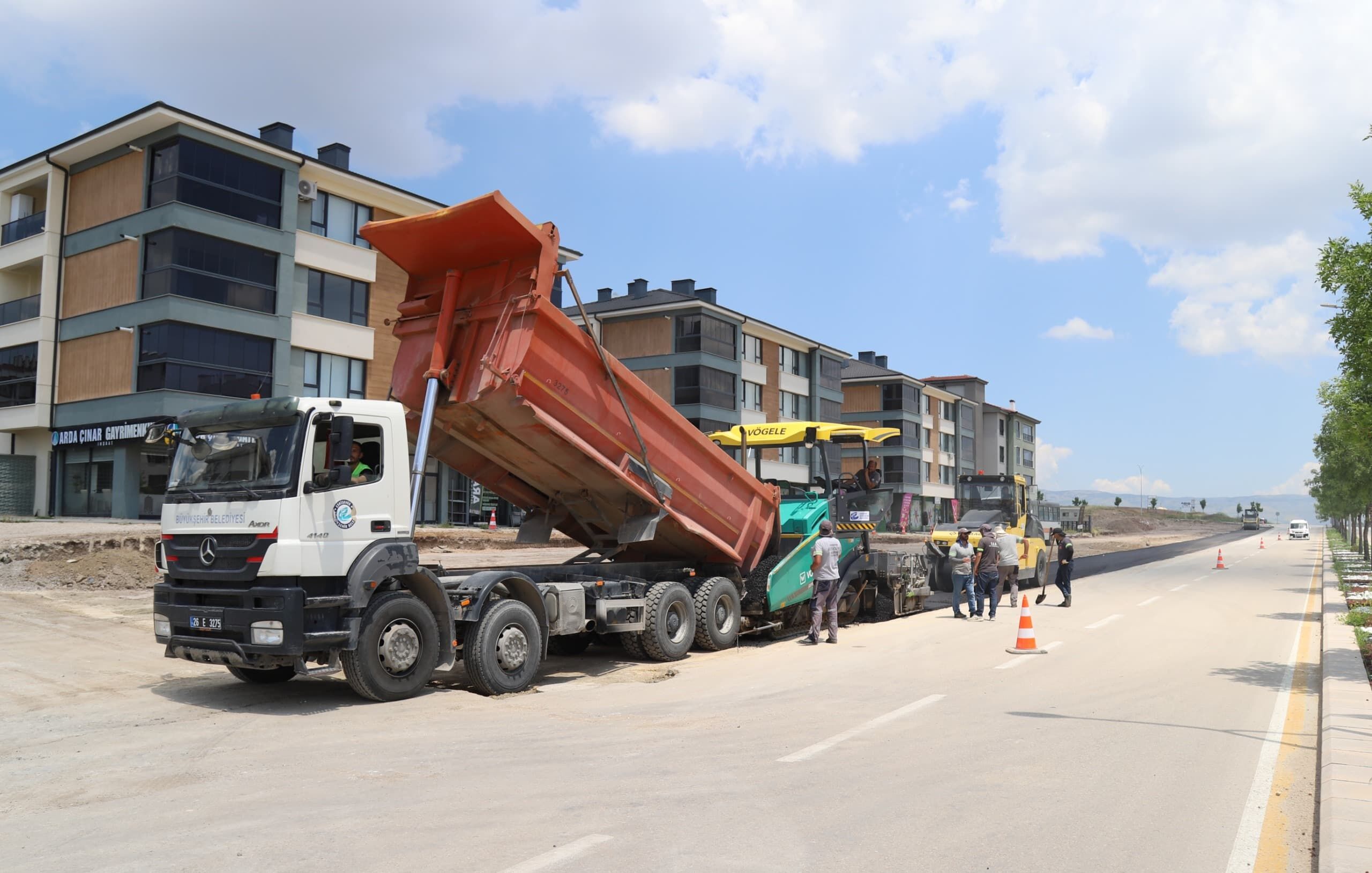 Eski̇şehi̇r Büyükşehi̇r Beledi̇yesi̇nden 1500. Bulvar’da Kapsamli Düzenleme Çalişmasi (8)