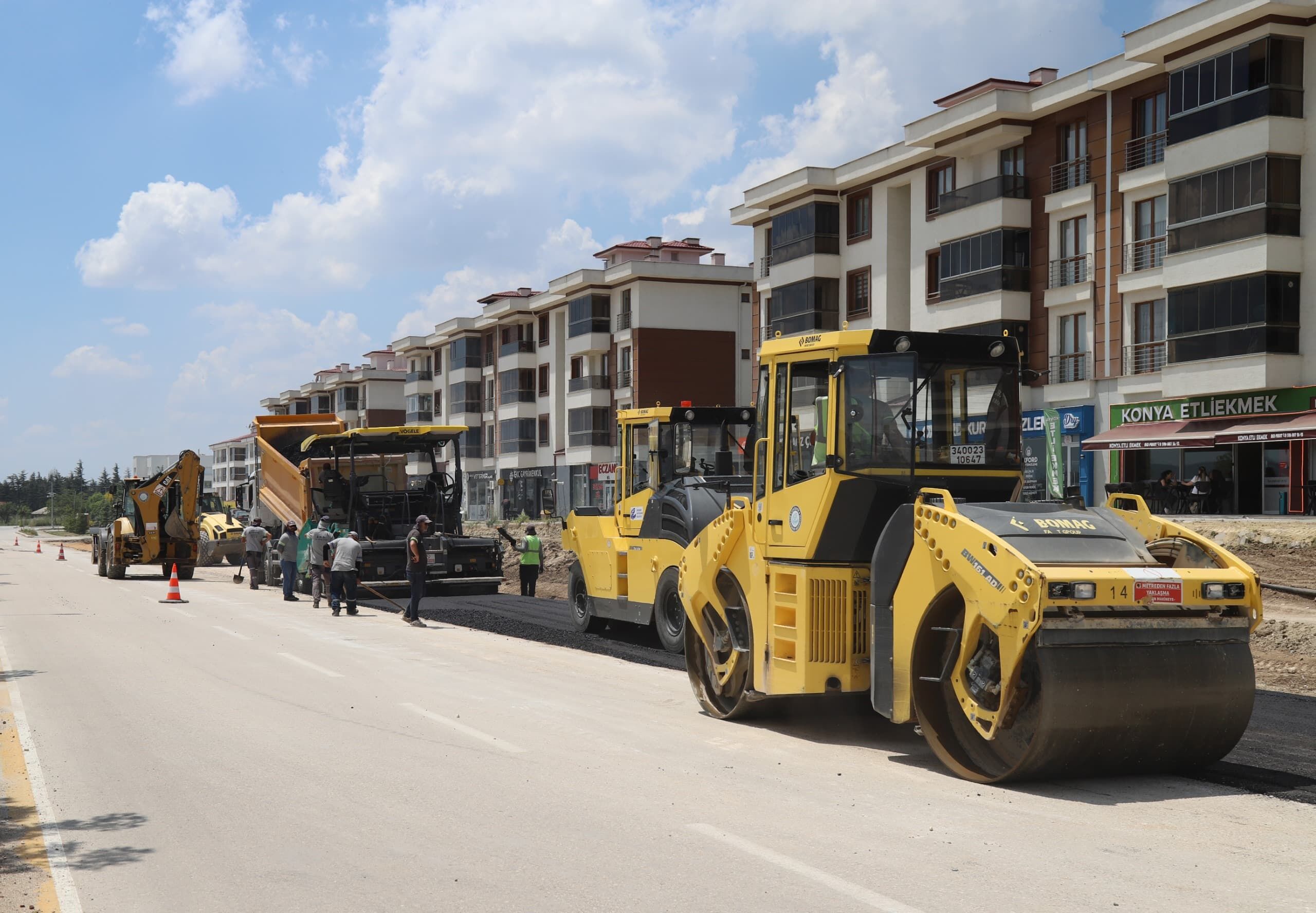 Eski̇şehi̇r Büyükşehi̇r Beledi̇yesi̇nden 1500. Bulvar’da Kapsamli Düzenleme Çalişmasi (9)