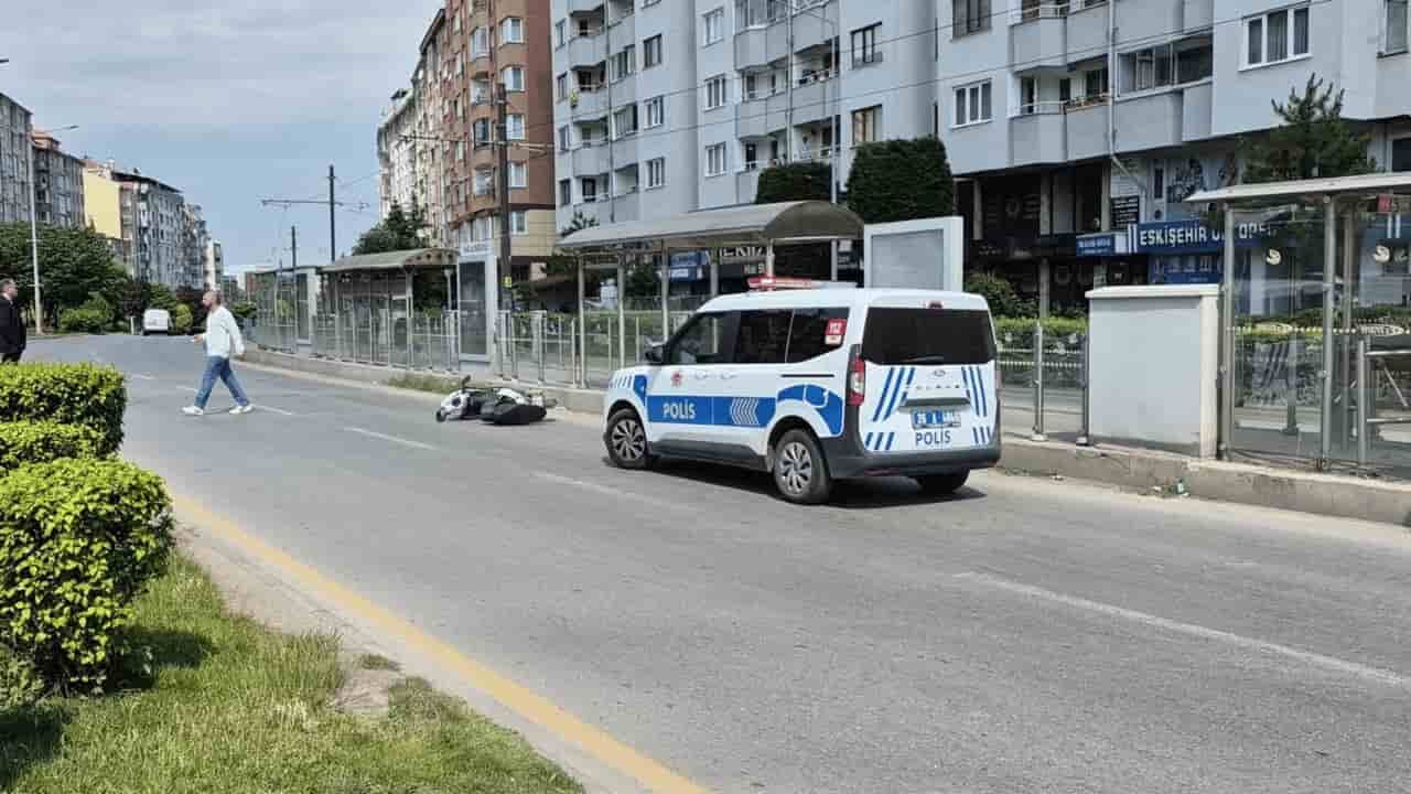 Işık Ihlali Yapan Motosiklet Yayaya Çarptı 2 Yaralı