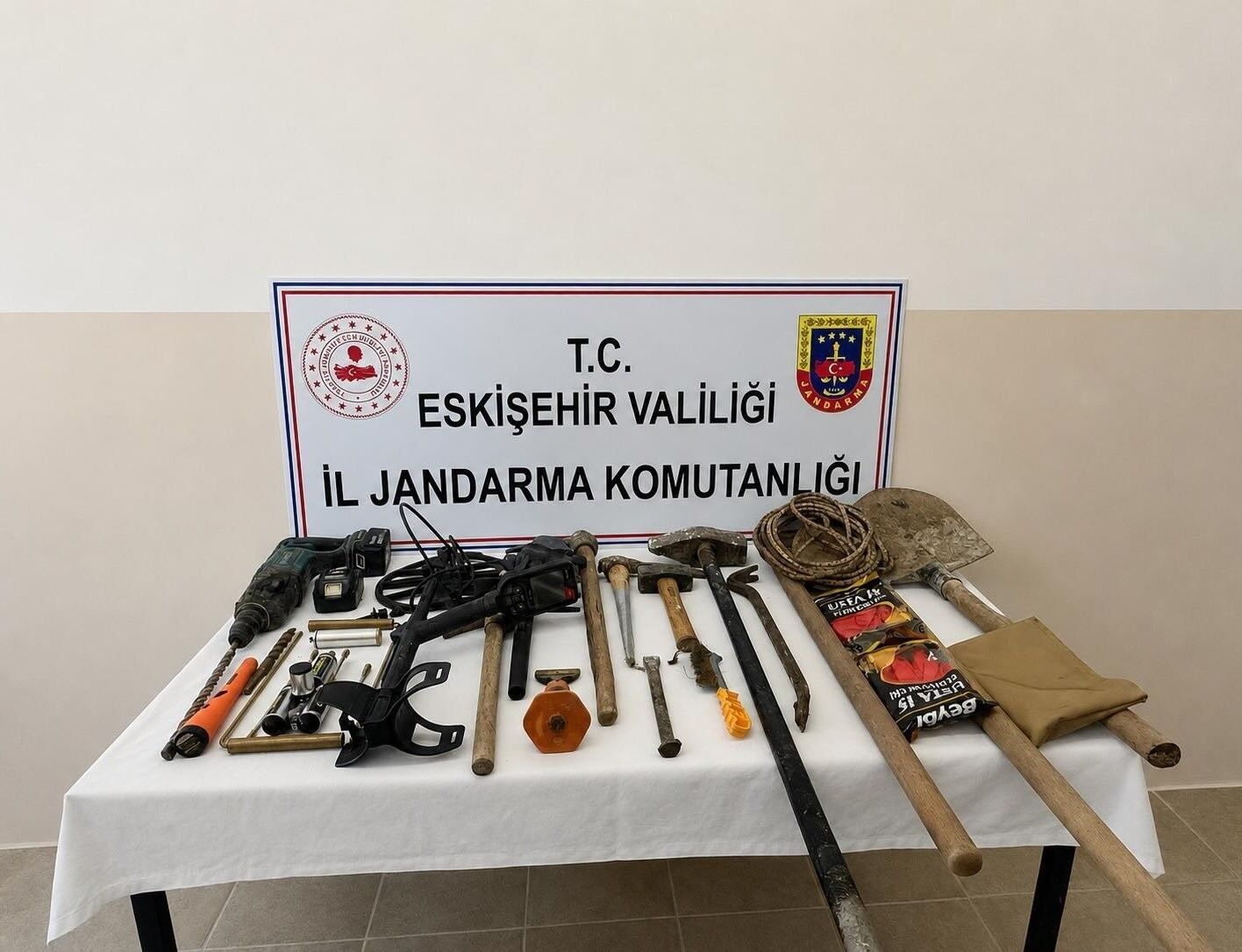 Kacak Kazi Yapan 3 Kisi Yakalandi