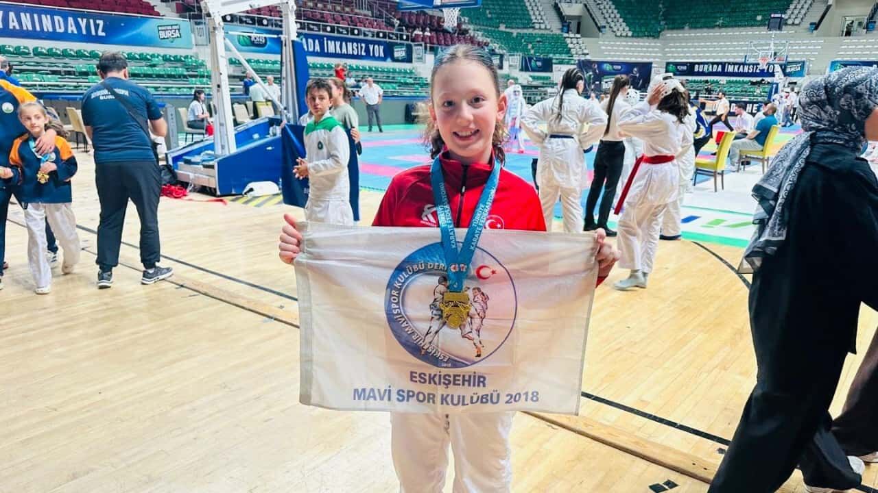 Mavi Spor Kulübü (1)