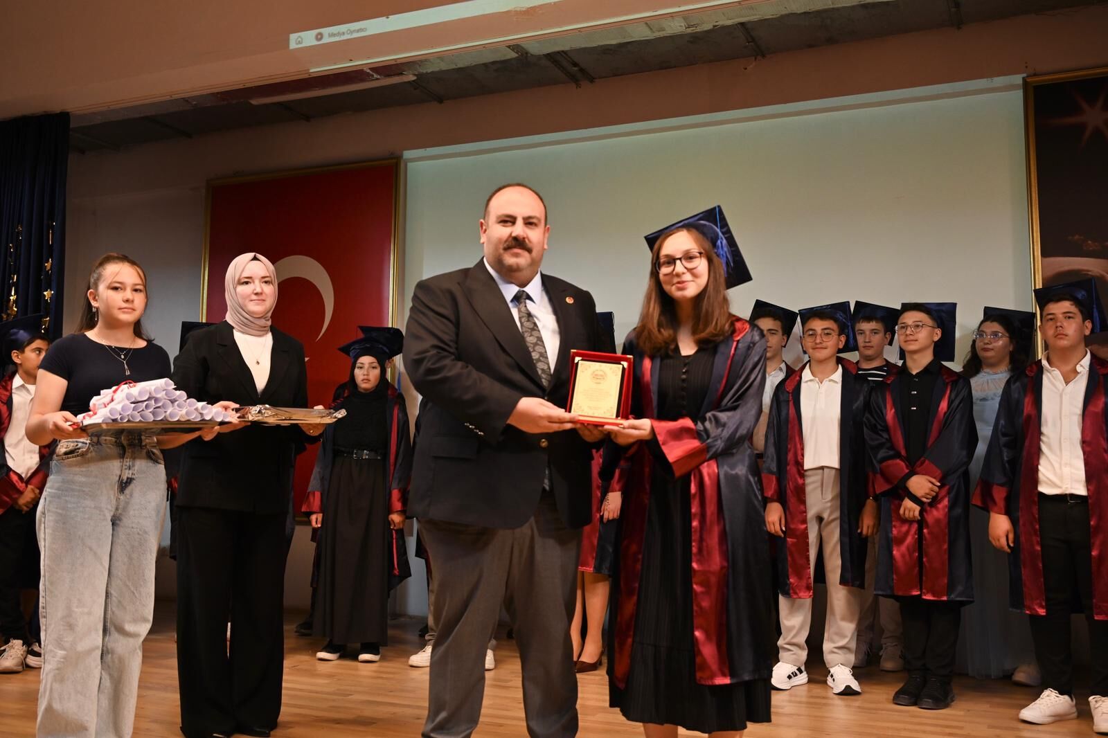 Ogrinciler Kep Atti1