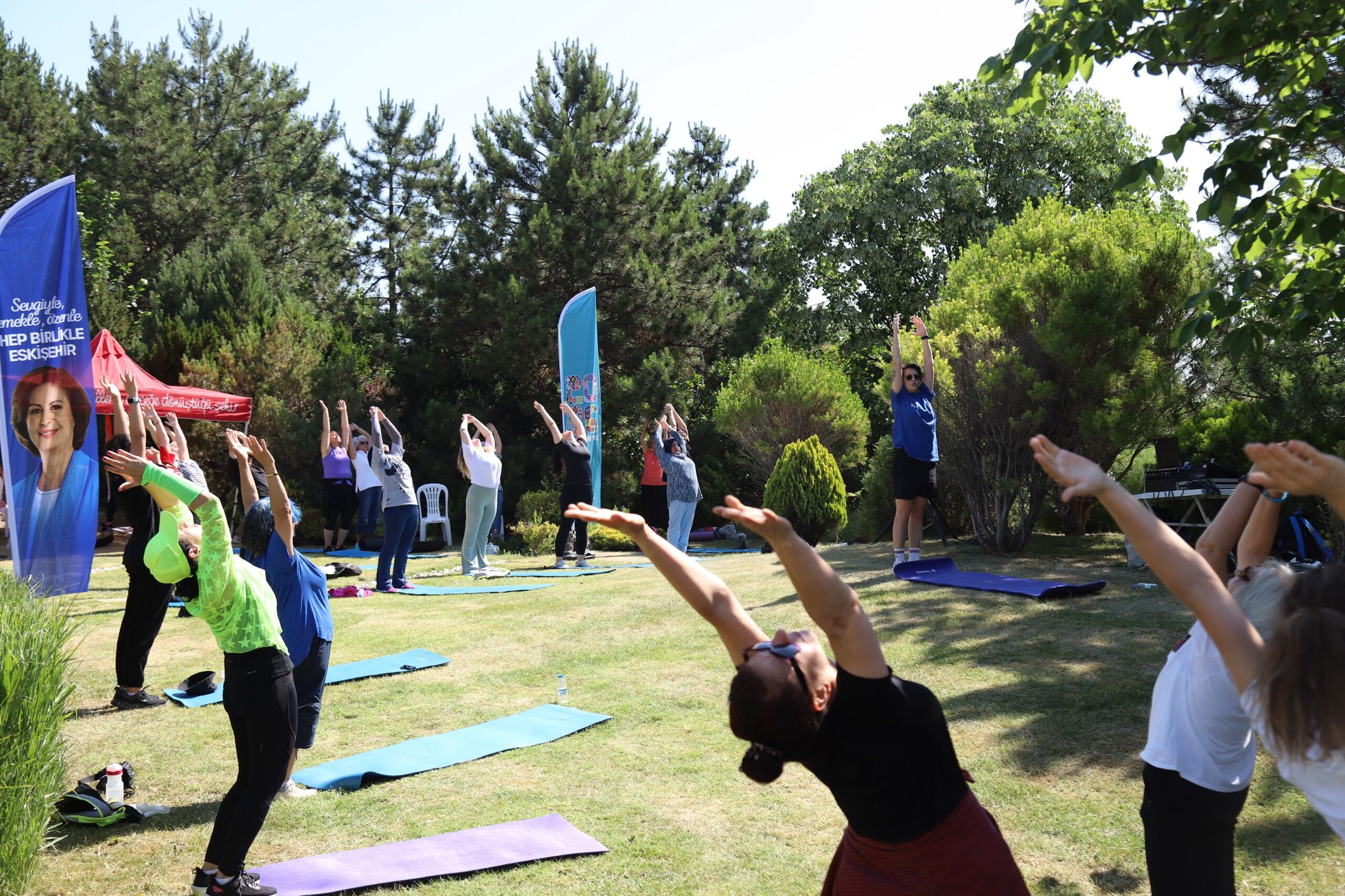 Sağlikli Yaşam İçi̇n Parklarda Spor Keyfi̇ Sürüyor (16)