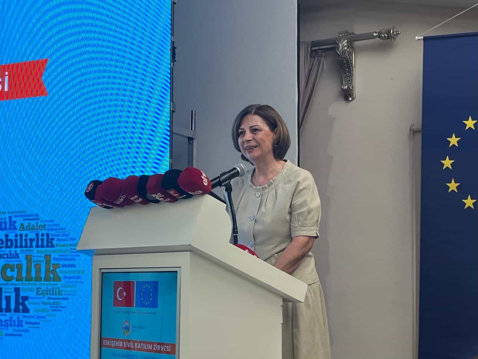 ayşe-ünlüce-1