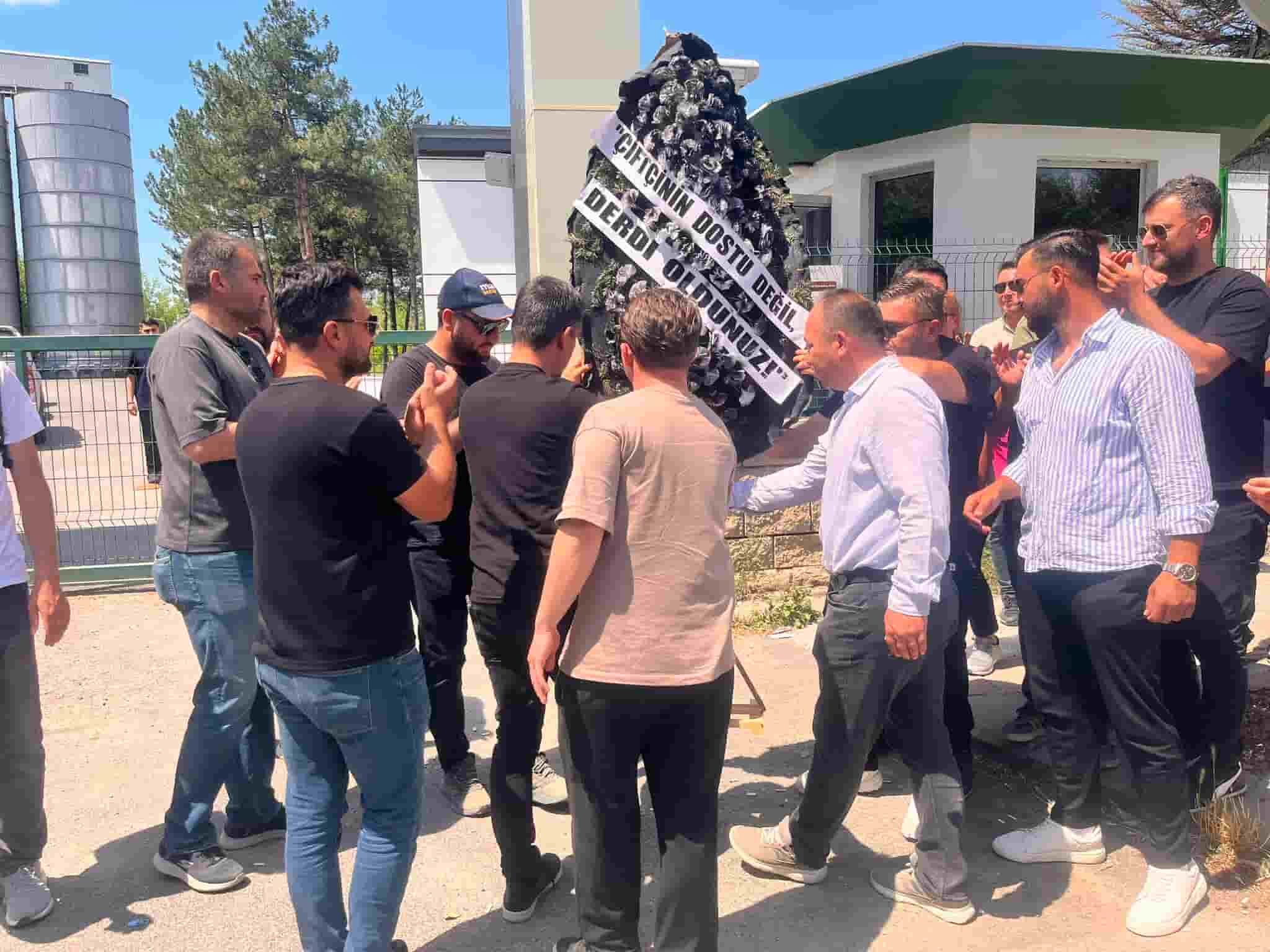 Çiftçilerden TMO önünde tepki: “Bu yıl arpa ve buğday değil, zarar hasat ediyoruz”-1