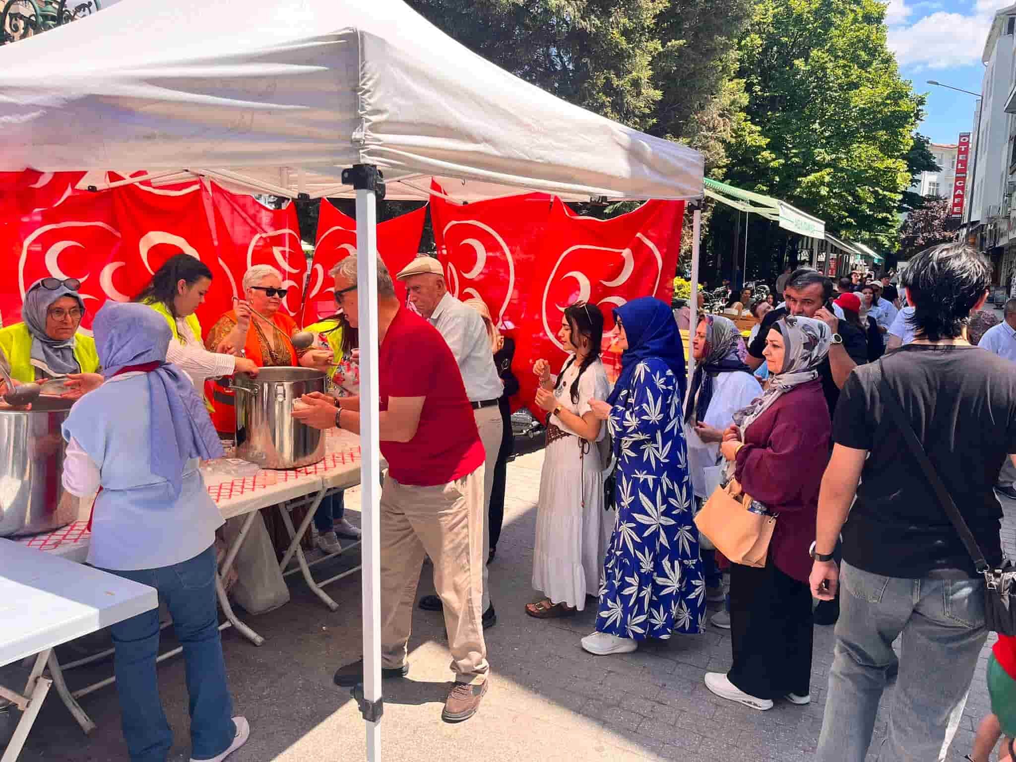 MHP Eskişehir İl Teşkilatı’ndan Aşure İkramı