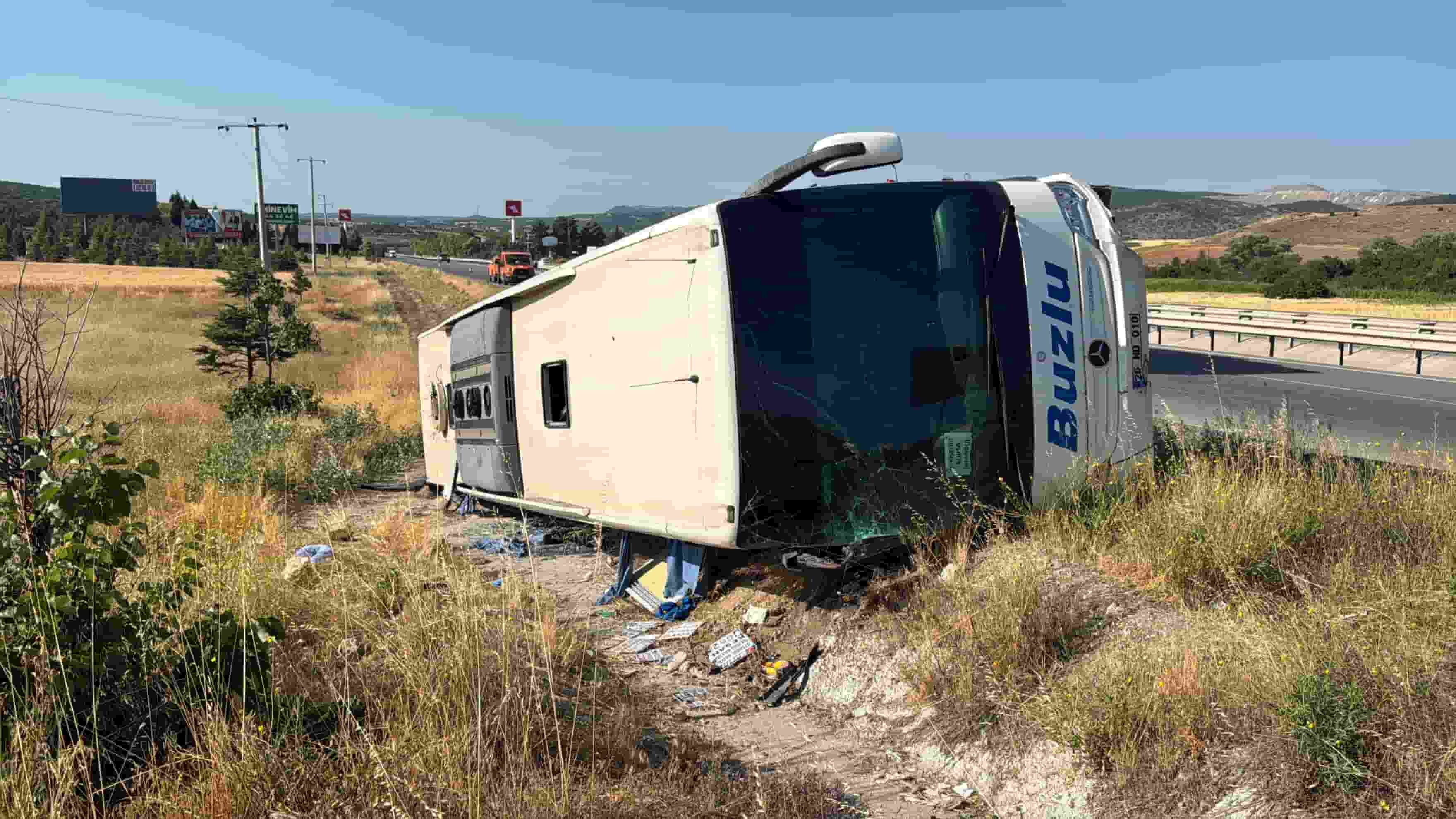 Eskişehir'de katliam gibi kaza: Yolcu otobüsü devrildi, 24 yaralı