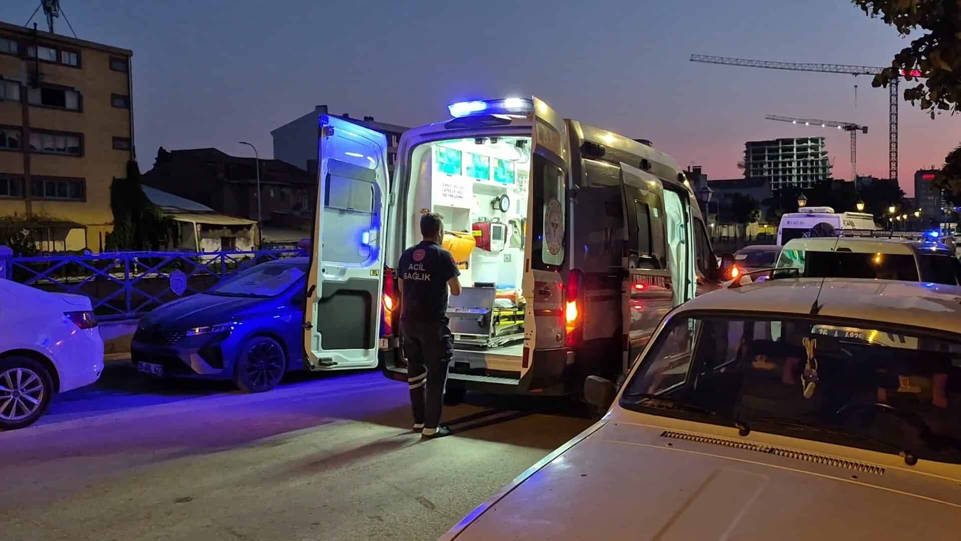 Alkol alıp bayılan şahıstan yardım etmeye çalışan ekiplere tepki: