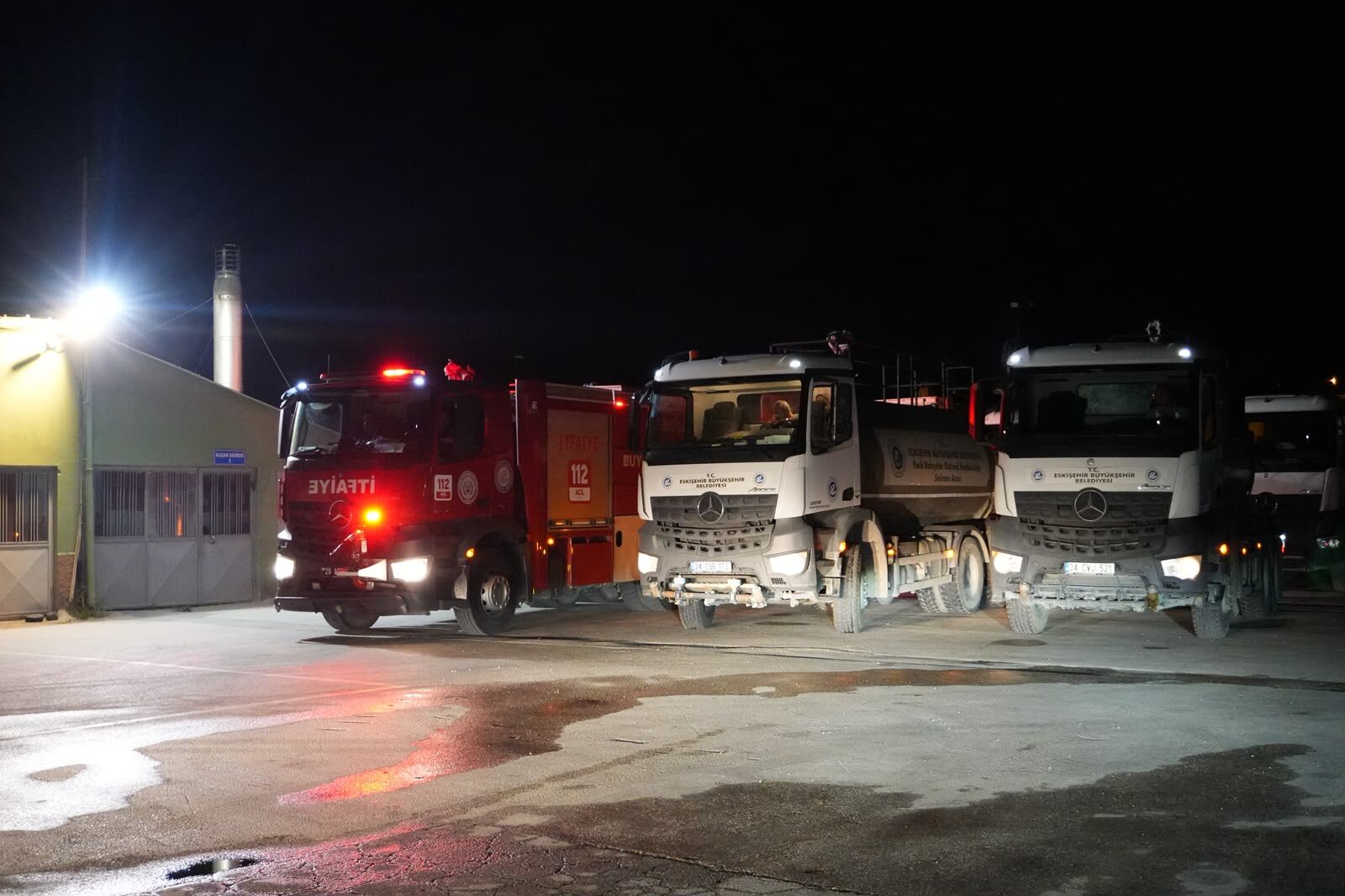 Eskisehir Itfaiyesi Aydin Cinedeki Orman Yanginina Destek Icin Yola Cikti2