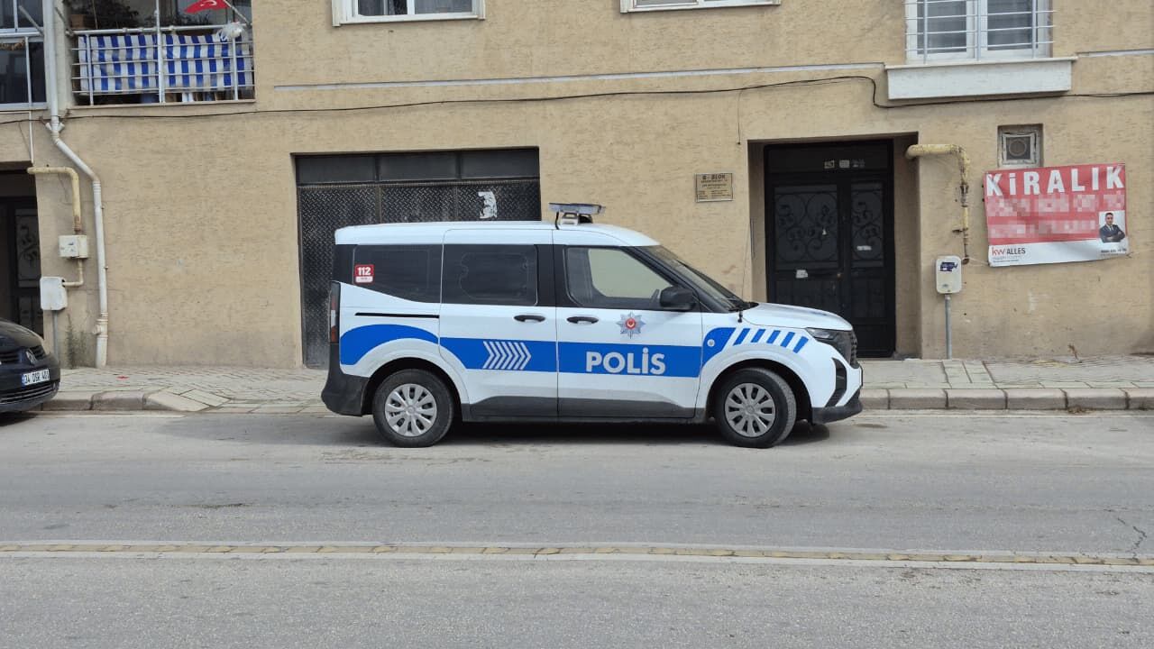 Eskişehir'de 58 Yaşındaki Adamın Cesedini Evde Annesi Buldu1