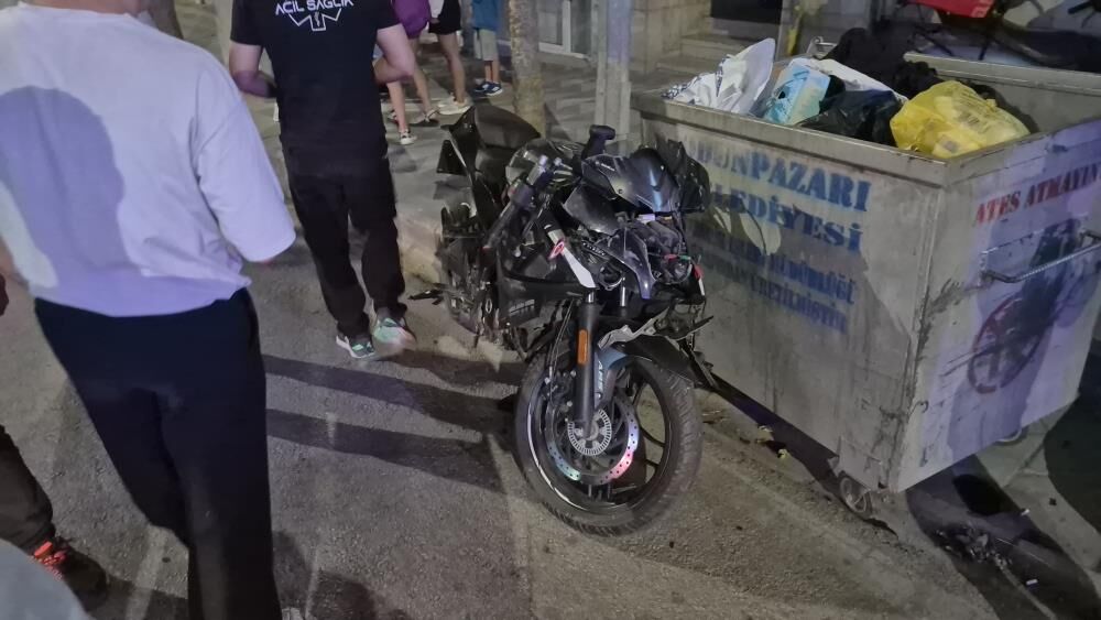 Eskisehirde Bisikletli Cocuklara Carpmamak Isteyen Motosikletli Yaralandi4