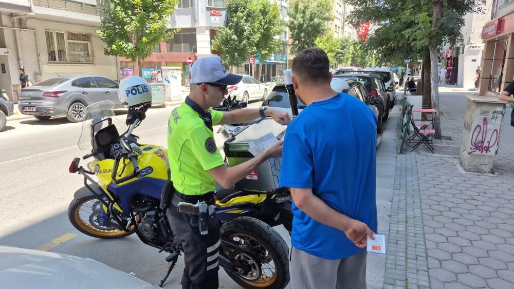 Eskisehirde Denetime Giren Surucu Pisman Oldu Motosikletle Geldi Taksiyle Gitti3
