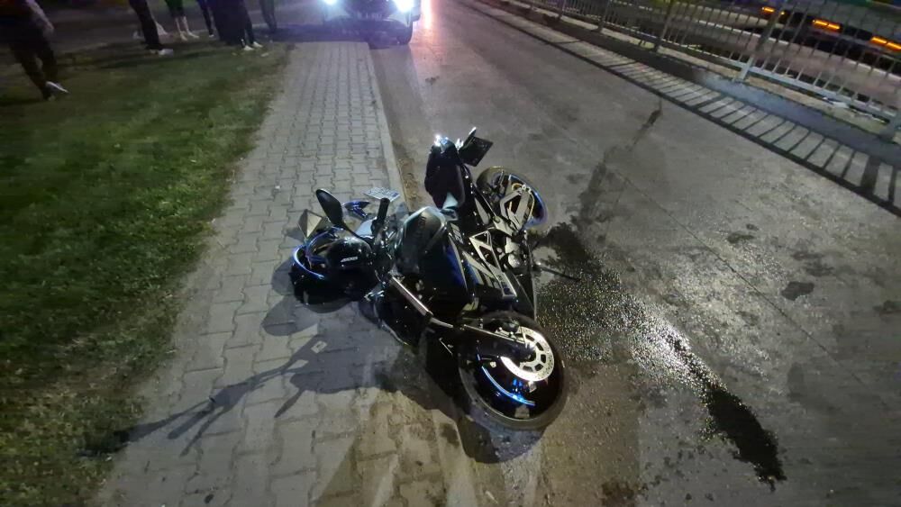 Eskisehirde Ehliyetsiz Surucu Kaza Yapti Motor Hurda Yiginina Dondu1