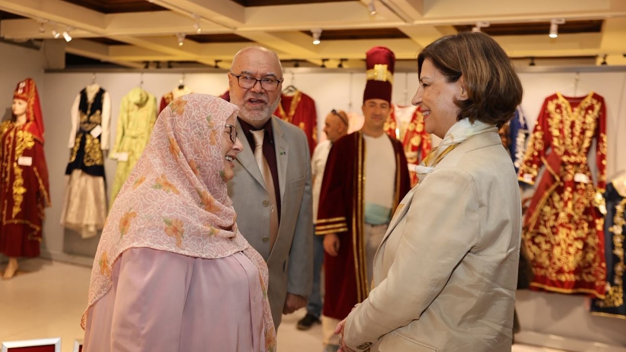 Eskisehirde Gecmisin Zarafeti Sergisi Sanatseverlerle Bulustu2