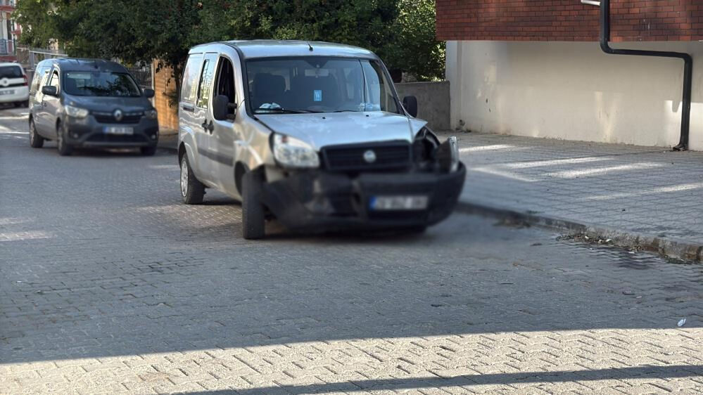 Eskisehirde Kavsakta Feci Kaza Carpismanin Etkisiyle Arac Yan Yatti2