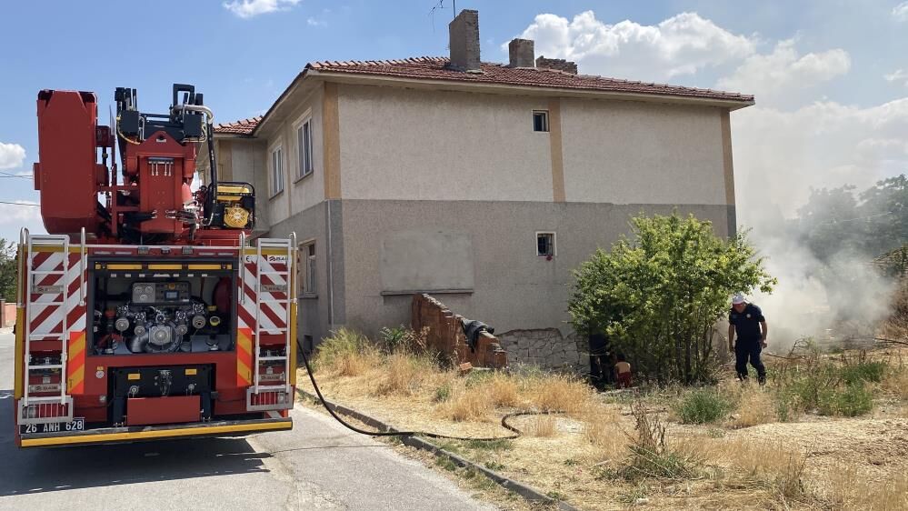 Eskisehirde Korkutan Dakikalar Ayni Mahalledeki Iki Sokakta Birden Alevler Yukseldi3