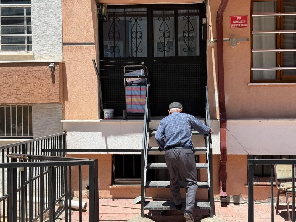 Eskisehirde Sahte Polis Tuzagi Elini Opup 351 Bin Liralik Altinlari Goturduler4