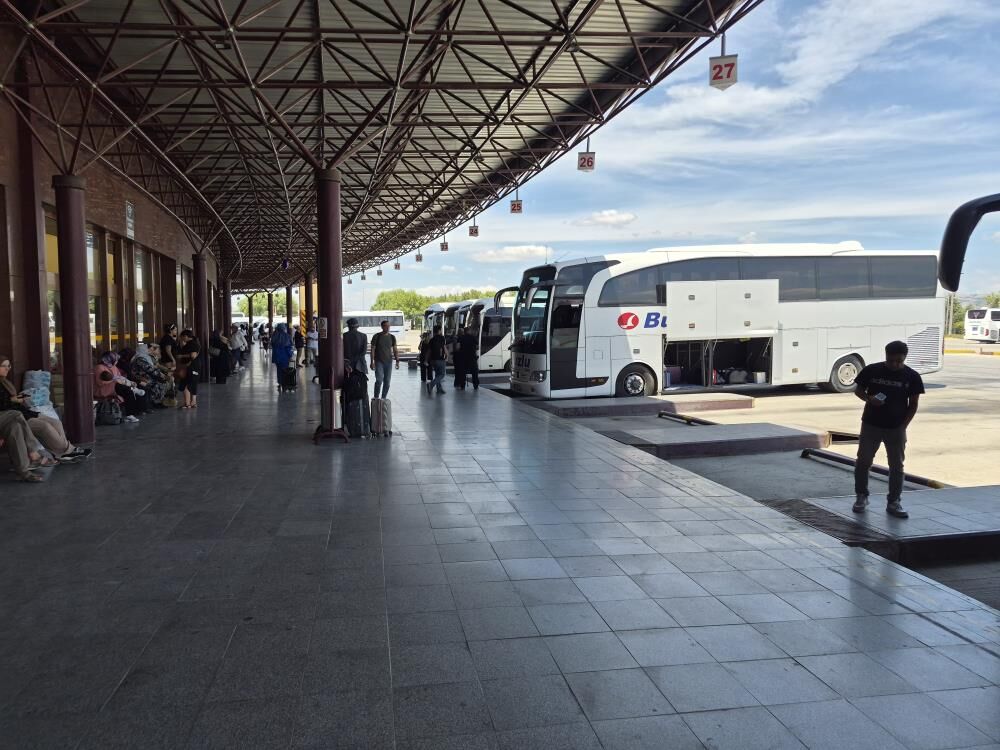 Eskisehirde Seferlerde Buyuk Durgunluk Yasaniyor Yazlik Bolgelere Giden Otobusler Bile Bos1