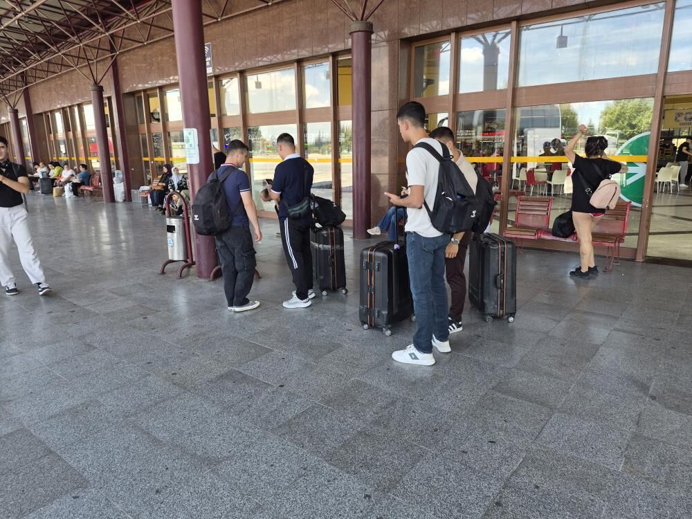 Eskisehirde Seferlerde Buyuk Durgunluk Yasaniyor Yazlik Bolgelere Giden Otobusler Bile Bos2