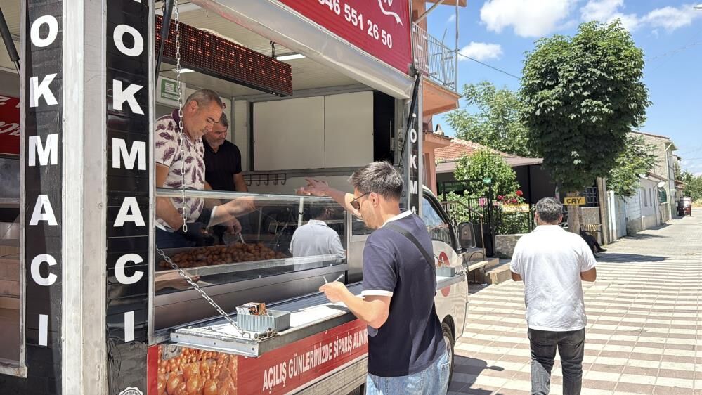 Eskisehirde Sira Disi Kutlama Bosaninca Bin 500 Kisiye Lokma Dagitti2