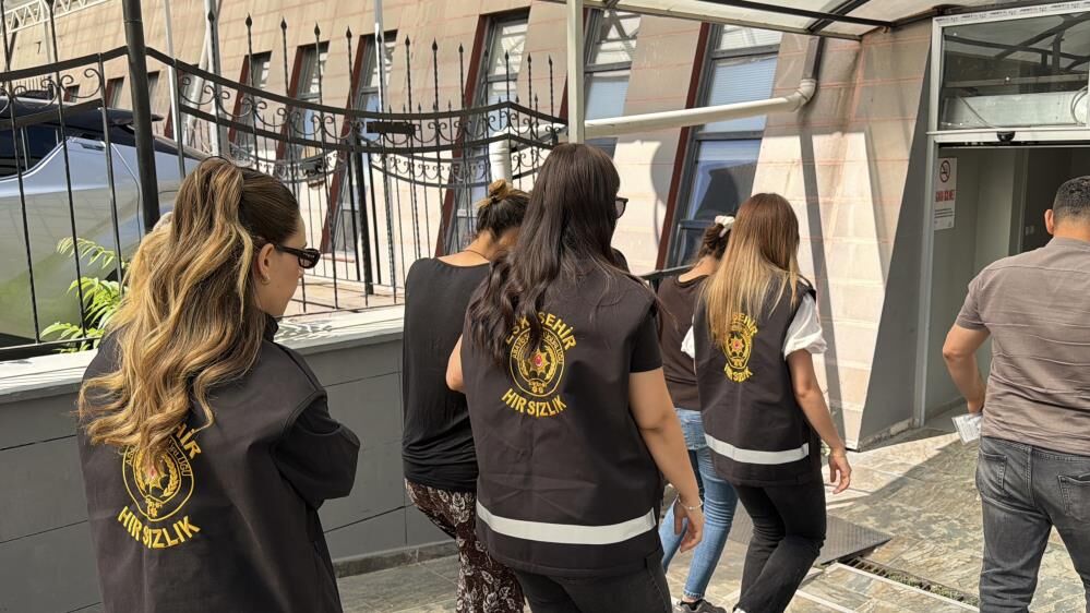 Eskisehirde Suc Makinesi 3 Kadin Meyve Bicagiyla Sucustu Yakalandi