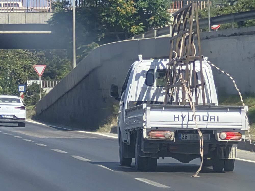 Eskisehirde Tepki Ceken Goruntu Kamyon Surucusu Tehlikeyi Umursamadi2