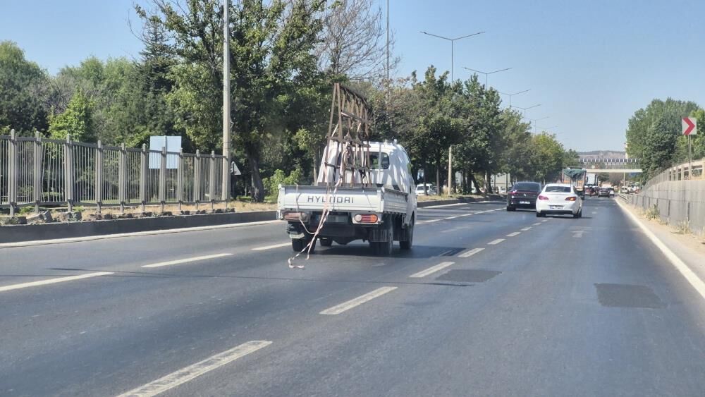 Eskisehirde Tepki Ceken Goruntu Kamyon Surucusu Tehlikeyi Umursamadi3