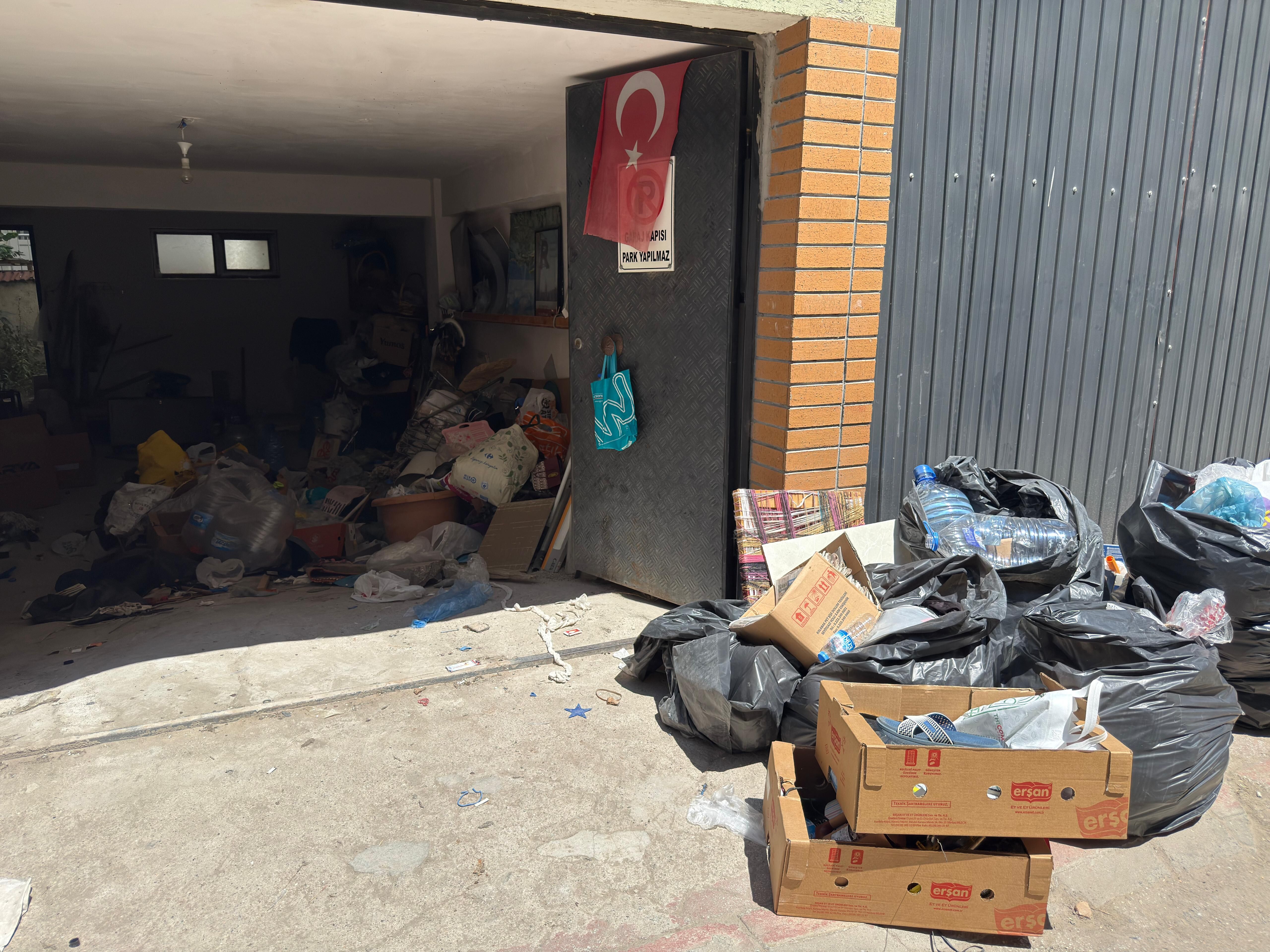 Eskisehirdeki Garajdan 3 Kamyon Cop Cikarildi5