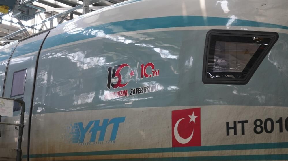 Eskisehirden Ozel Logolu Trenler Raylara Cikti 2 Ay Boyunca Devam Edecek
