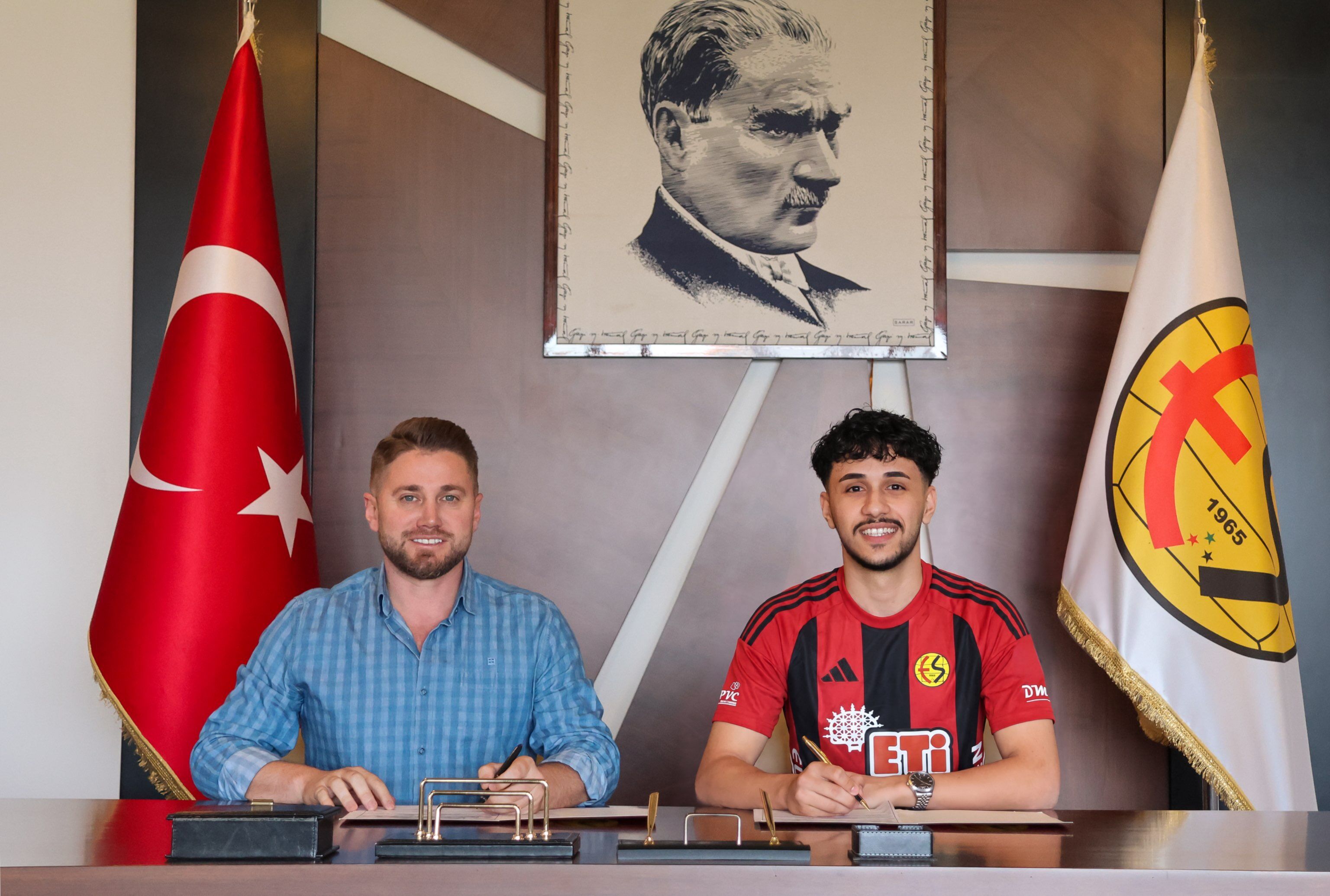 Eskisehirspor Savunmasina Takviye Ahmet Lutfi Kara Siyah Kirmizililarda2