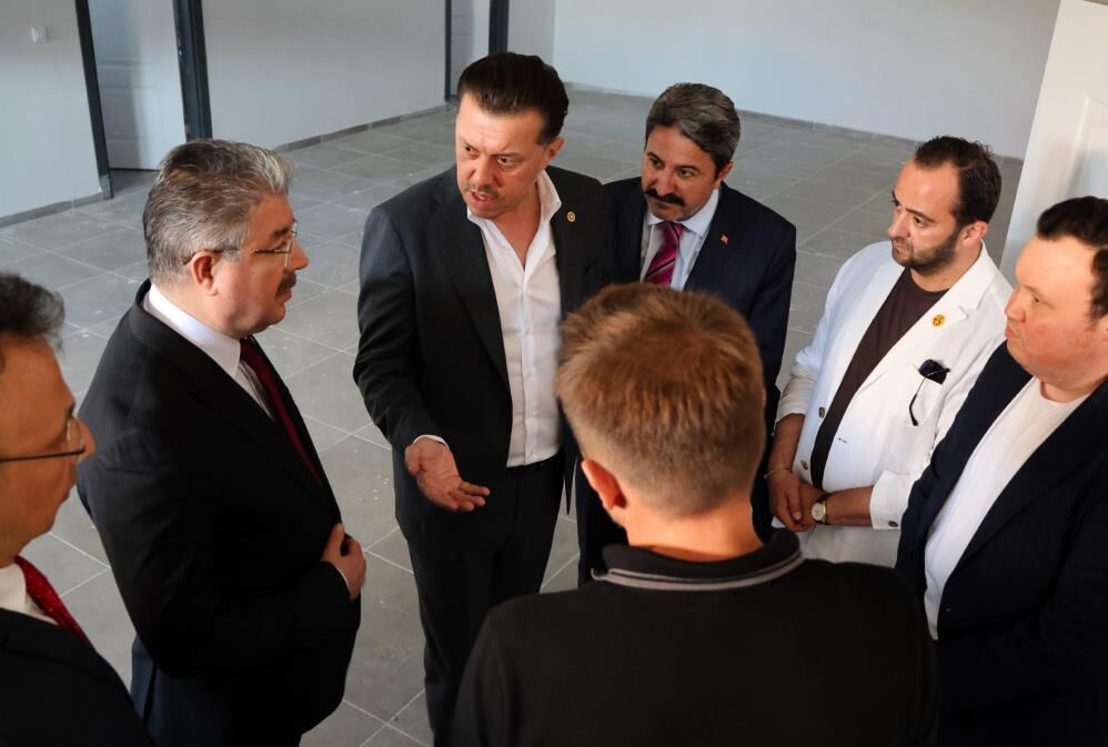 Eskisehirspora Vali Erdinc Yilmaz Ve Nebi Hatipoglundan Destek Ziyareti3