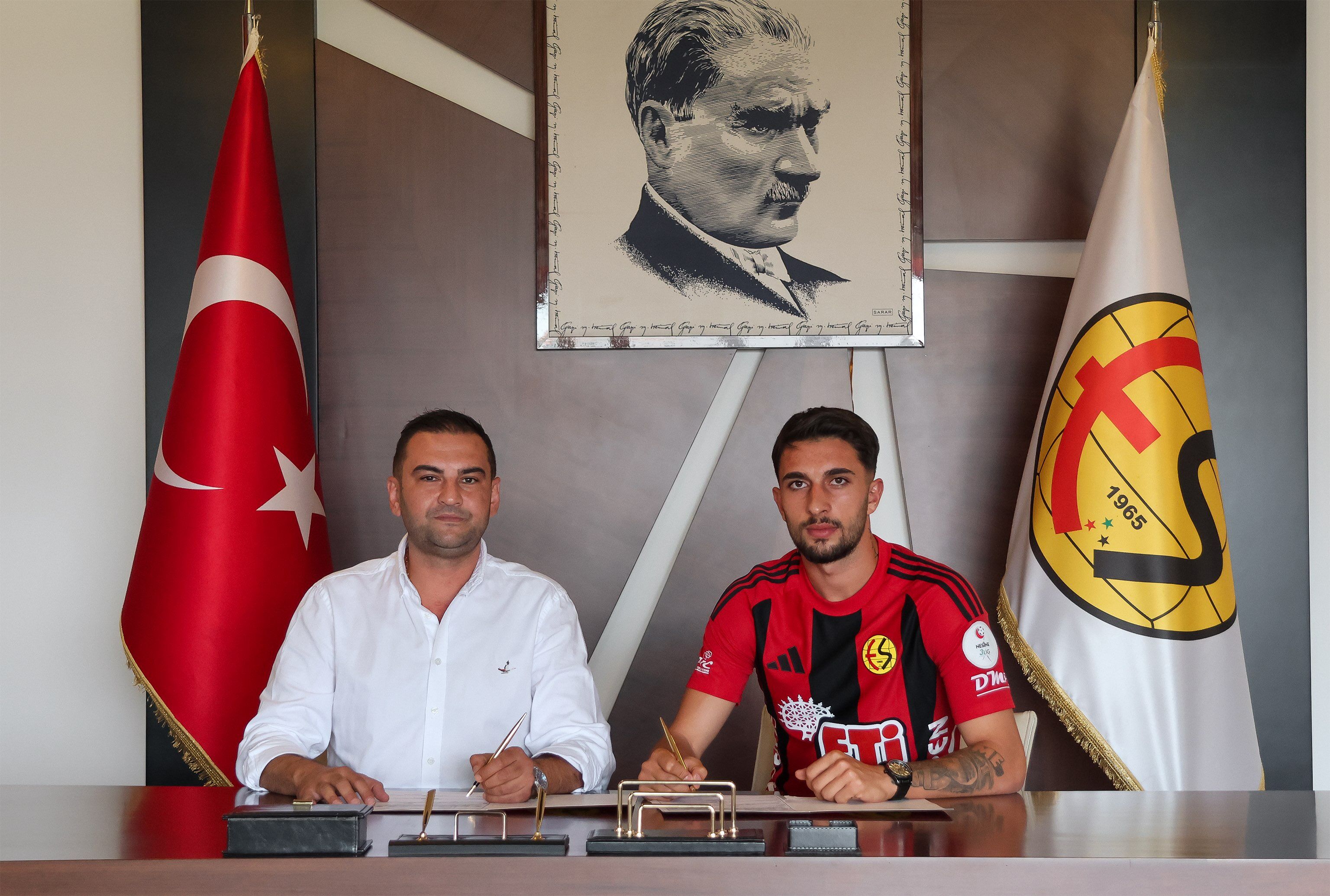 Eskisehirspordan Yeni Transfer 21 Yasindaki Firat Sari Resmen Aciklandi2