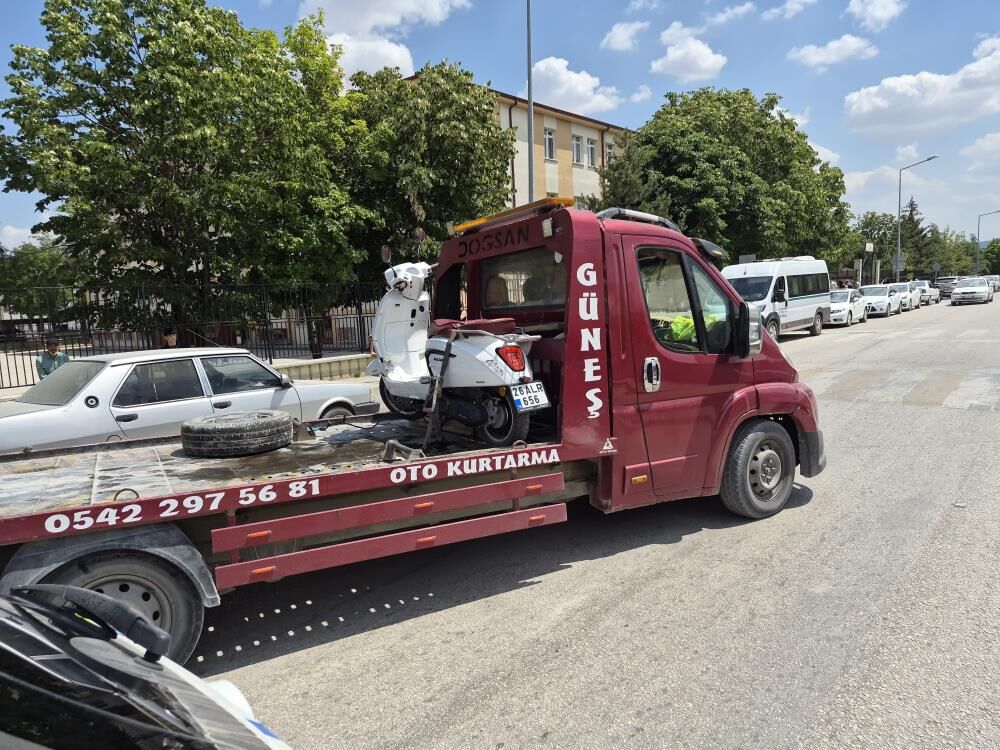 Hatali U Donusu Kazayi Beraberinde Getirdi Eskisehirde Motosikletli Olumden Dondu1