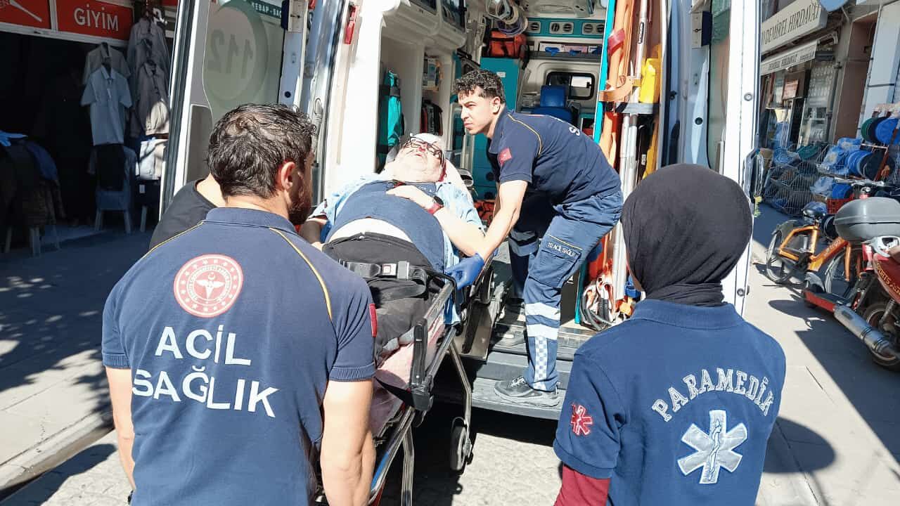Kaldırımda yürürken hastanelik oldu-1